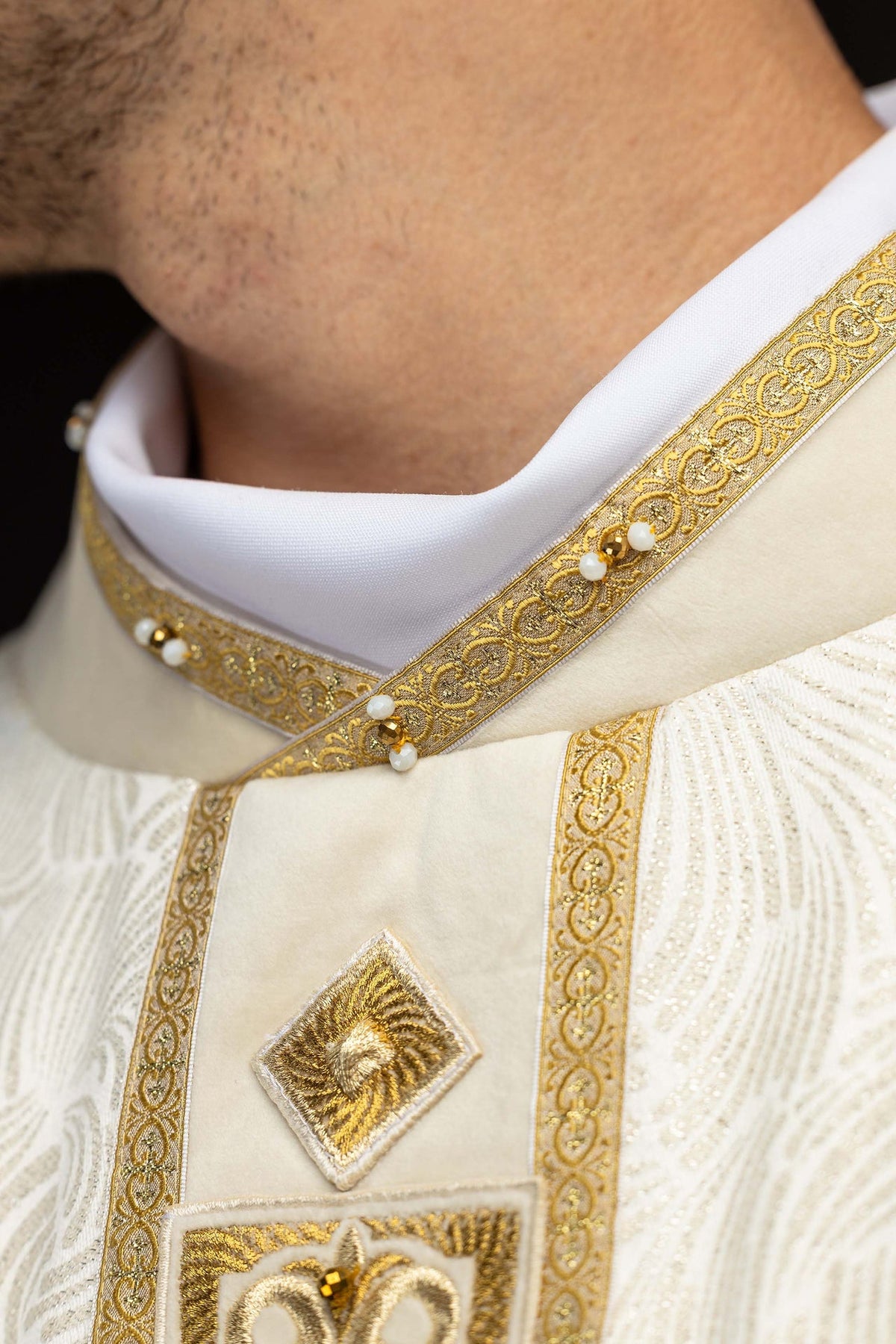 Handgefertigtes Messgewand mit Kreuzstickerei und Priesterstola 7012