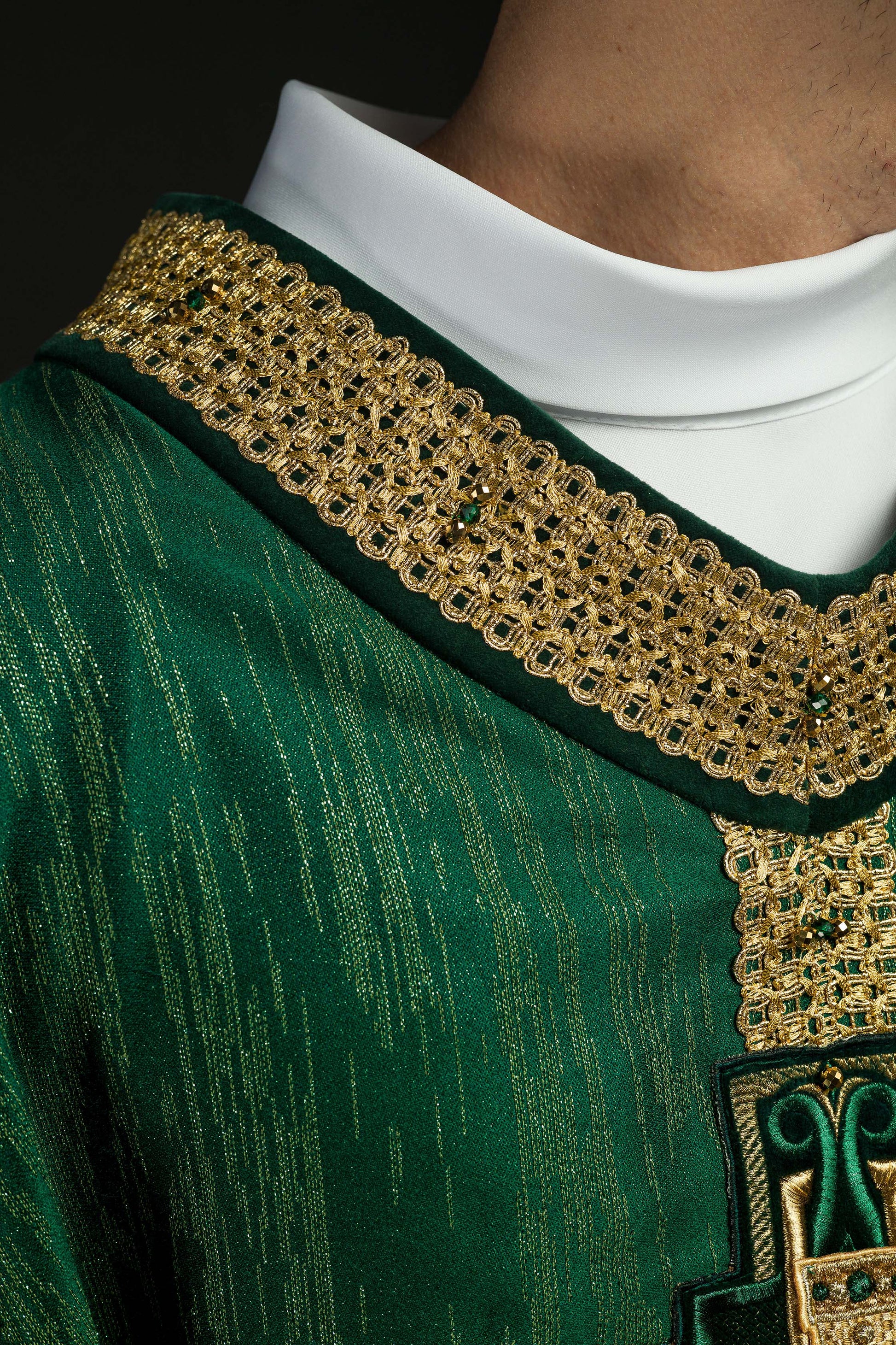 Ręcznie wykonany ornat z naturalnymi kamieniami Handmade 7015 Zielony - ORNATY.PL