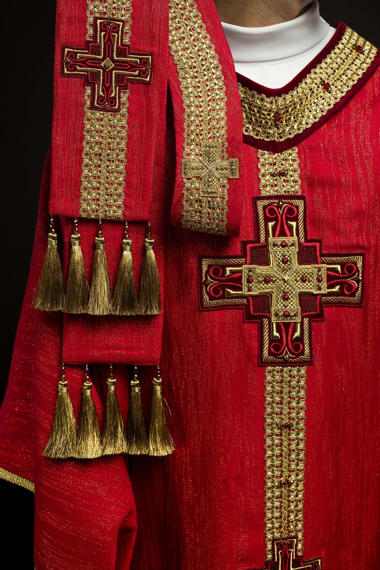 Ręcznie wykonany ornat z naturalnymi kamieniami Handmade 7015 Czerwony - ORNATY.PL