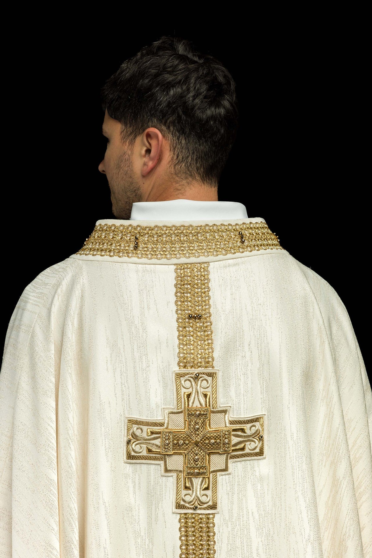 Ręcznie wykonany ornat z naturalnymi kamieniami Handmade 7015 Ecru - ORNATY.PL