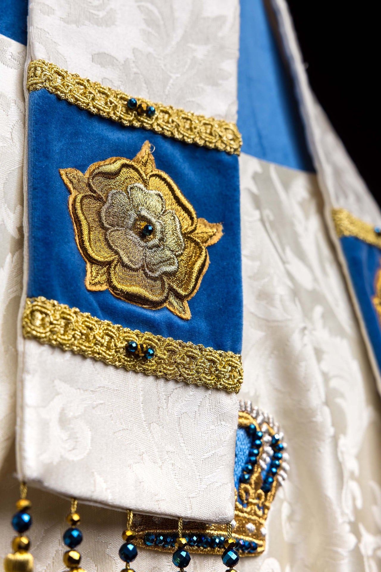 Ręcznie wykonana mitra maryjna z naturalnymi kamieniami Handmade 9006 - ORNATY.PL