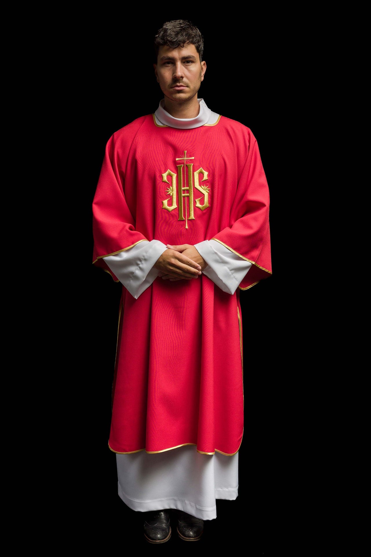 Czerwona Dalmatyka z haftowanym złotym IHS - ORNATY.PL