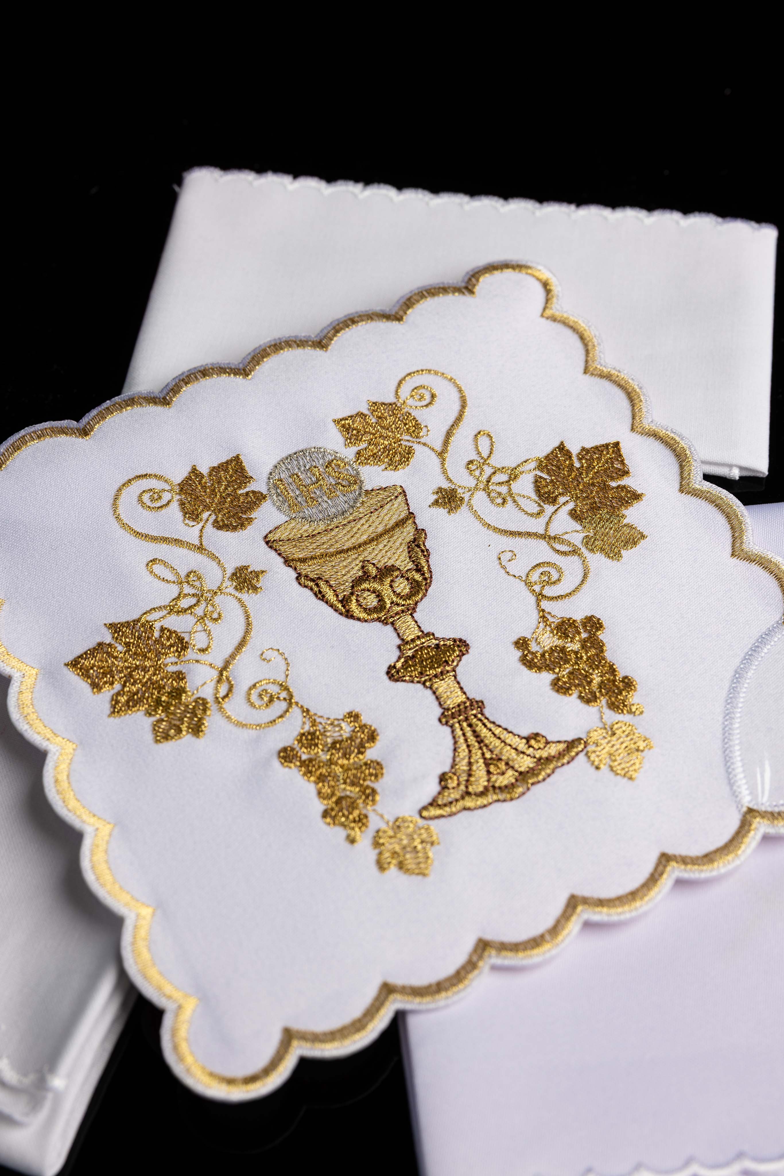 Kelchwäsche-Set in Weiß mit Kelchmotiv, Hostie und Weinlaub