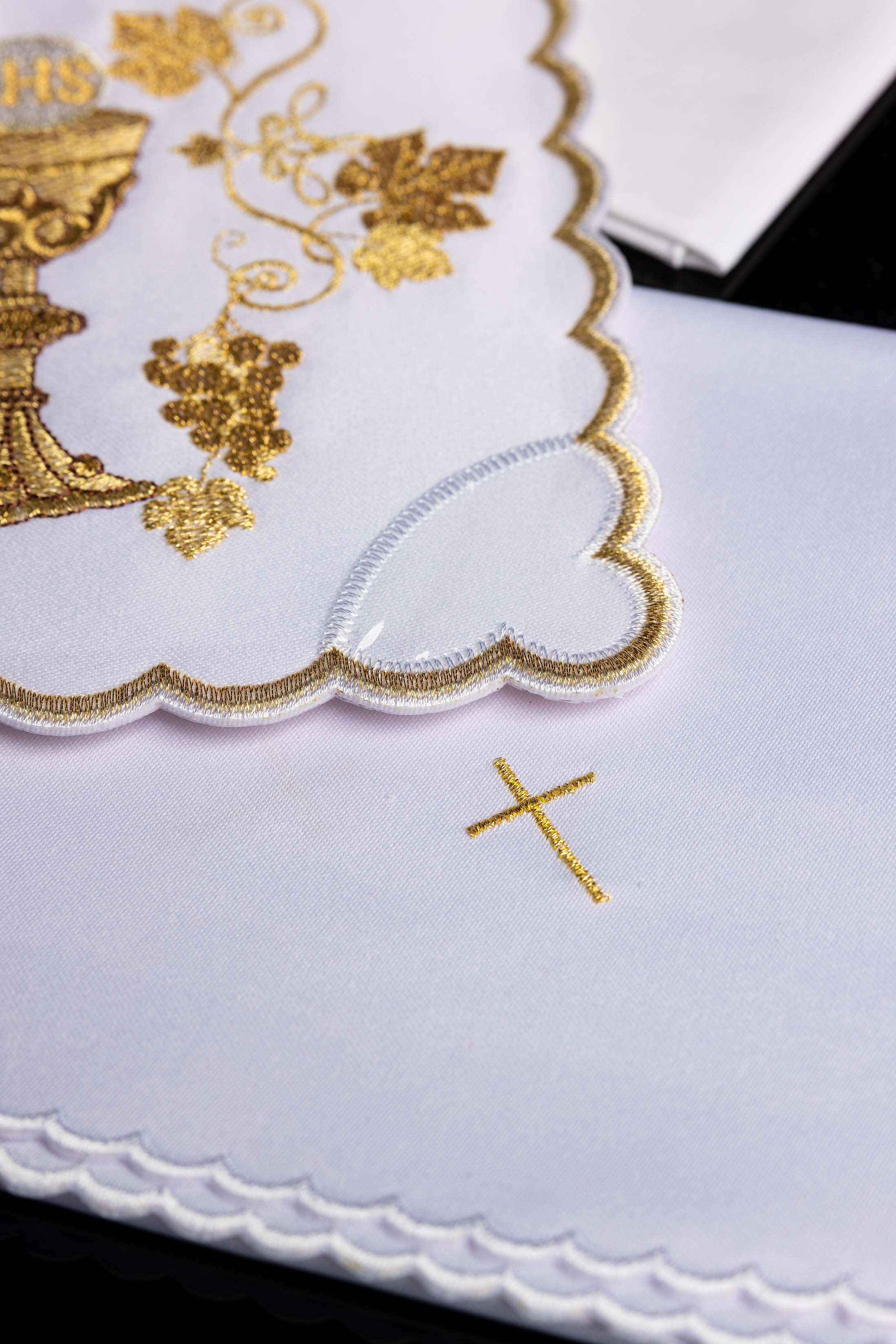 Kelchwäsche-Set in Weiß mit Kelchmotiv, Hostie und Weinlaub