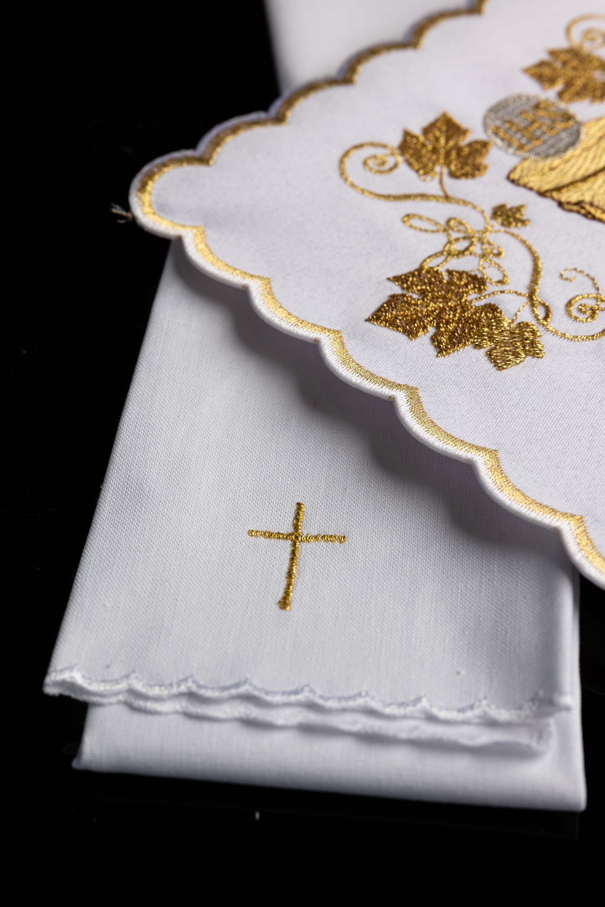 Kelchwäsche-Set in Weiß mit Kelchmotiv, Hostie und Weinlaub