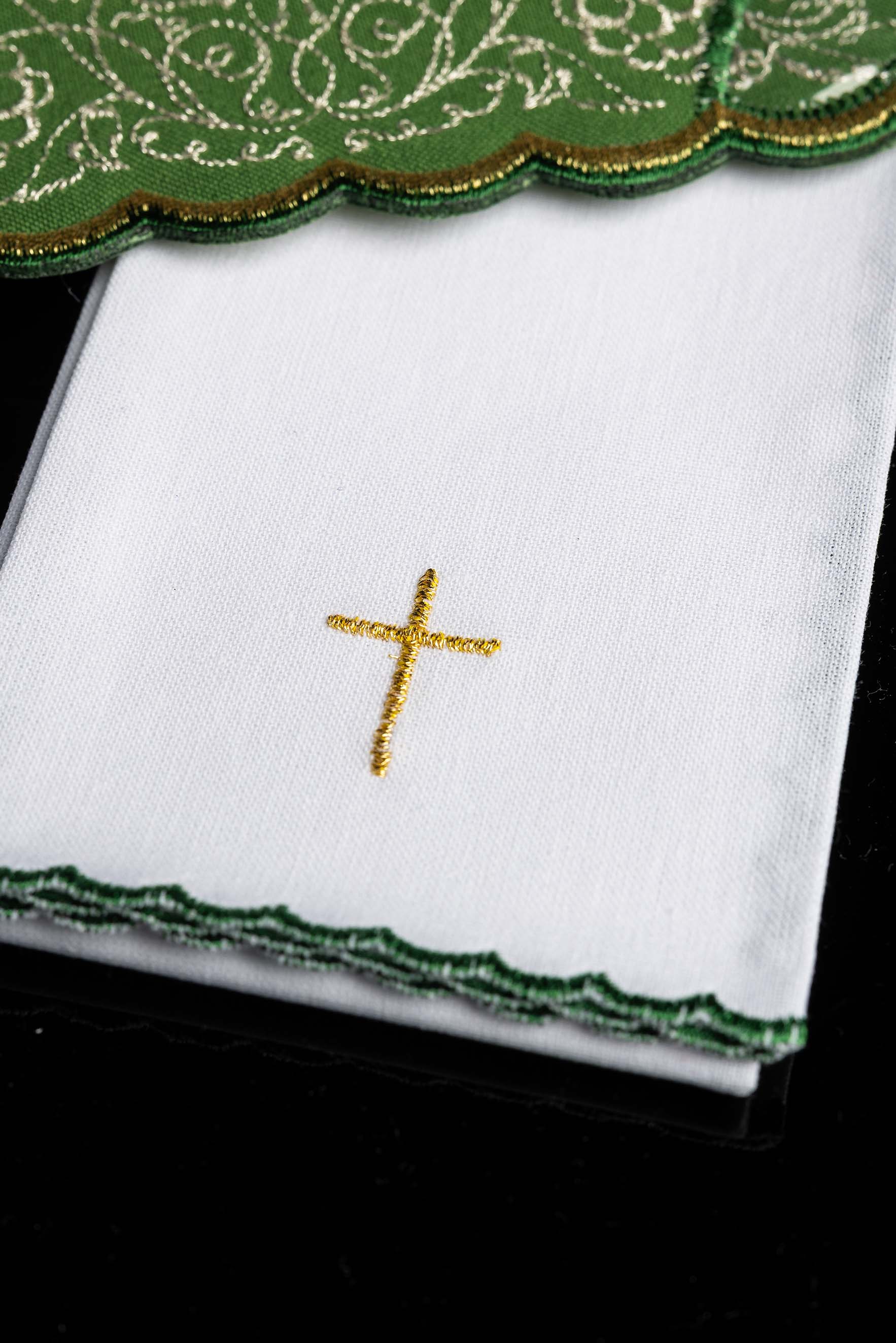 Kelchwäsche-Set in Grün mit Goldkreuz und geschweifter Palla