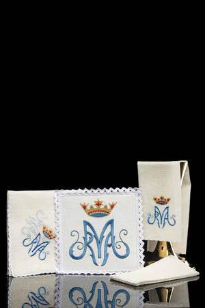 Kelch aus Leinen mit einem Marienmotiv