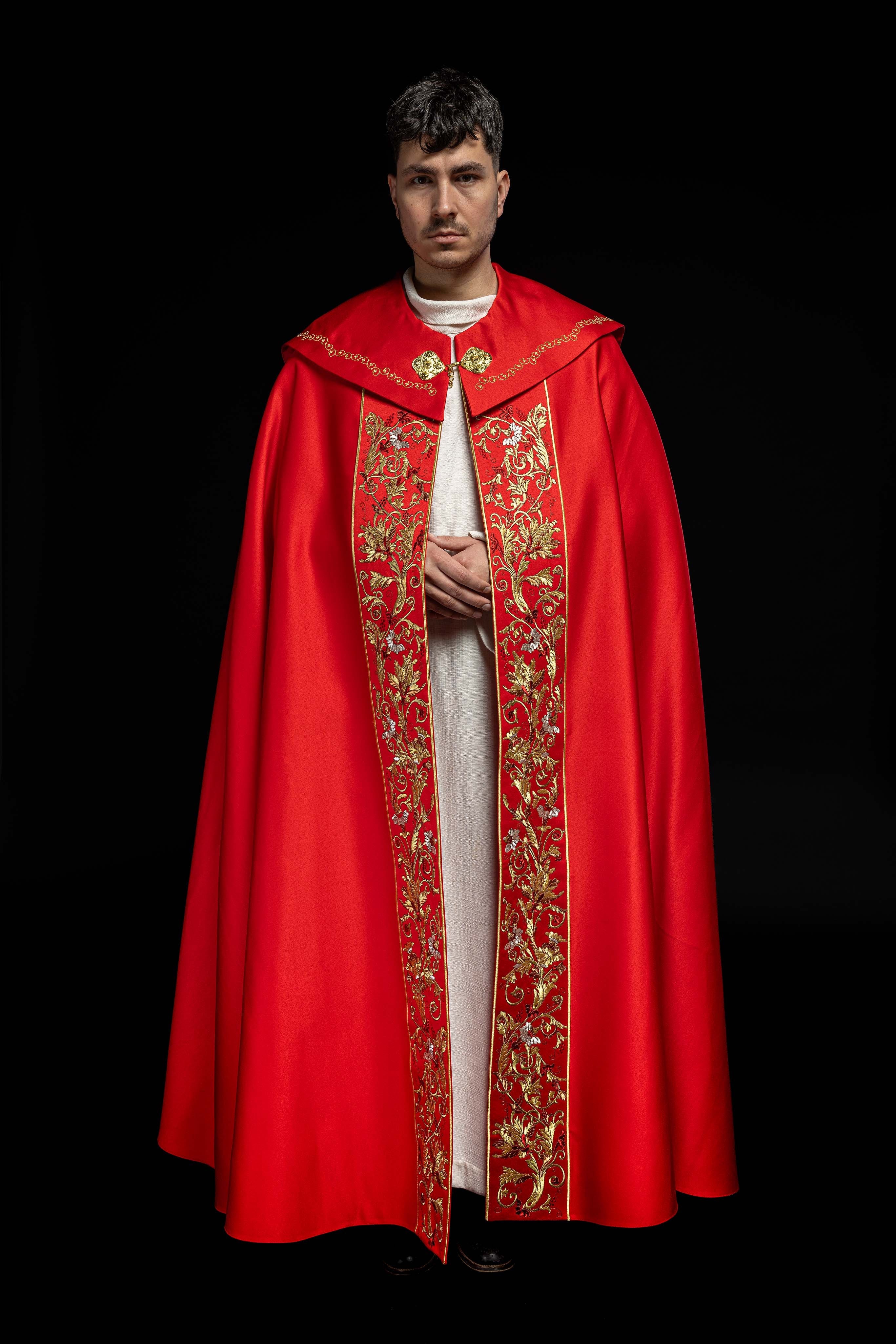 Kapa liturgiczna haftowana IHS w kolorze czerwonym - ORNATY.PL