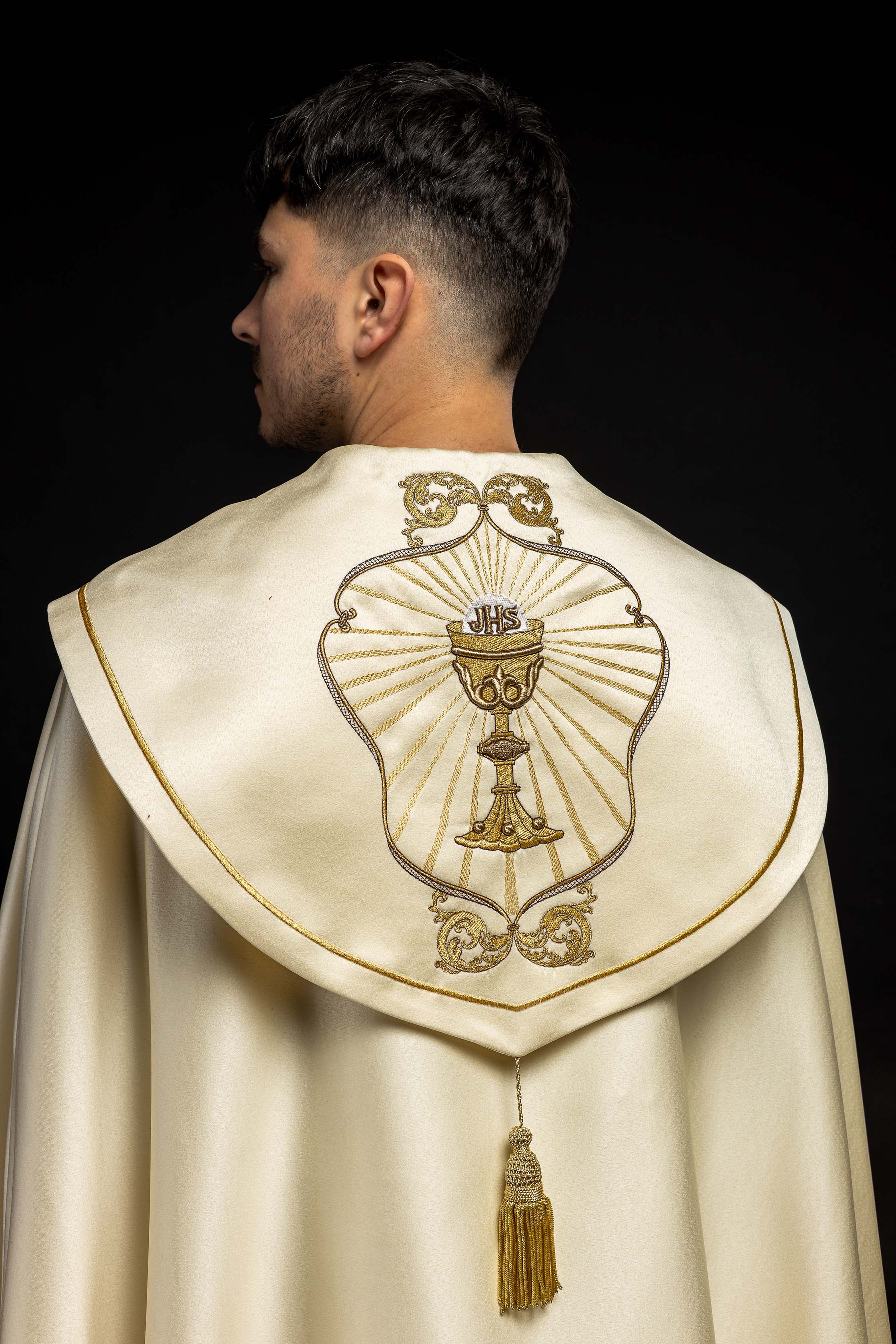 Kapa liturgiczna haftowany kielich i IHS ecru - ORNATY.PL