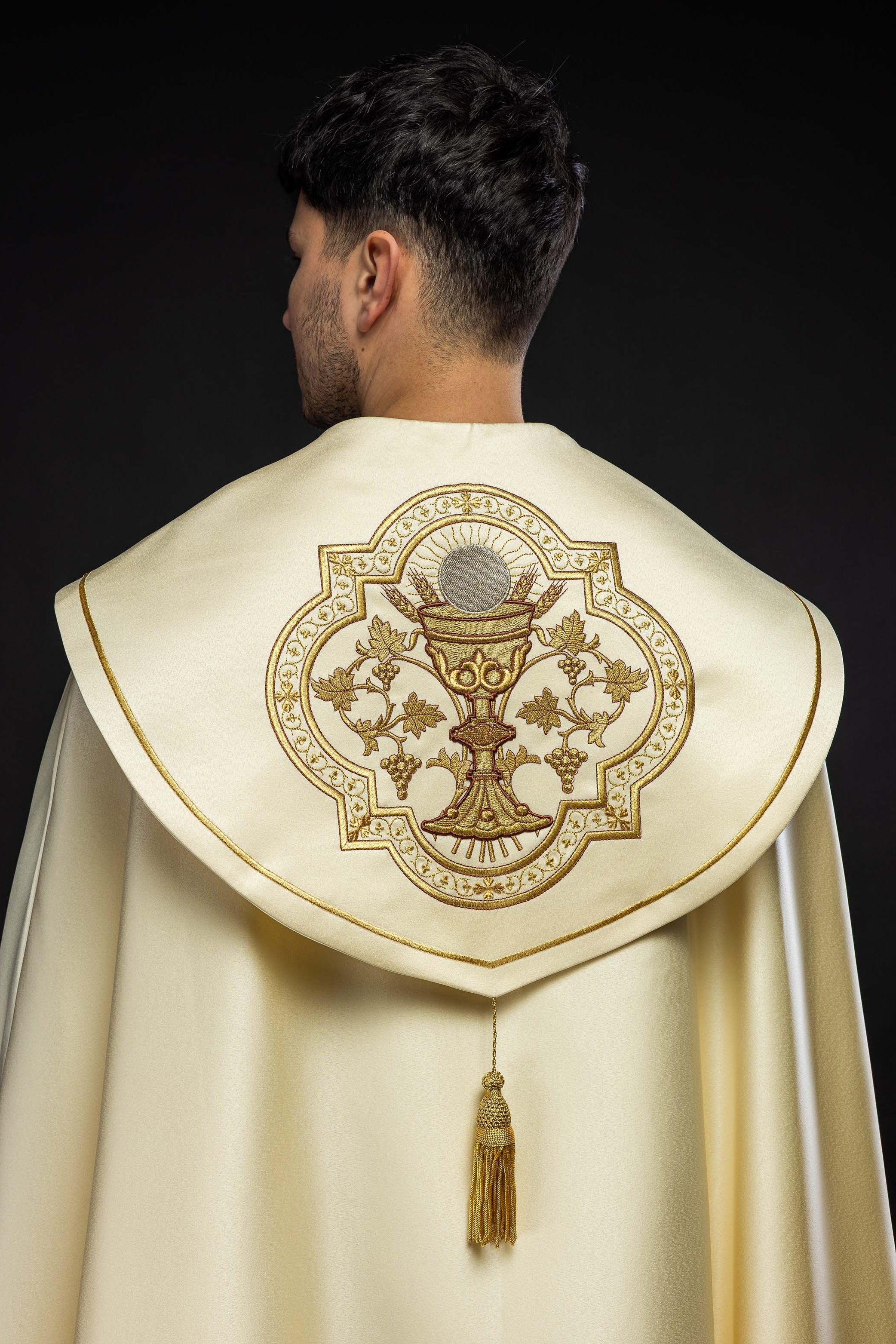 Kapa liturgiczna haftowana Kielich ecru - ORNATY.PL