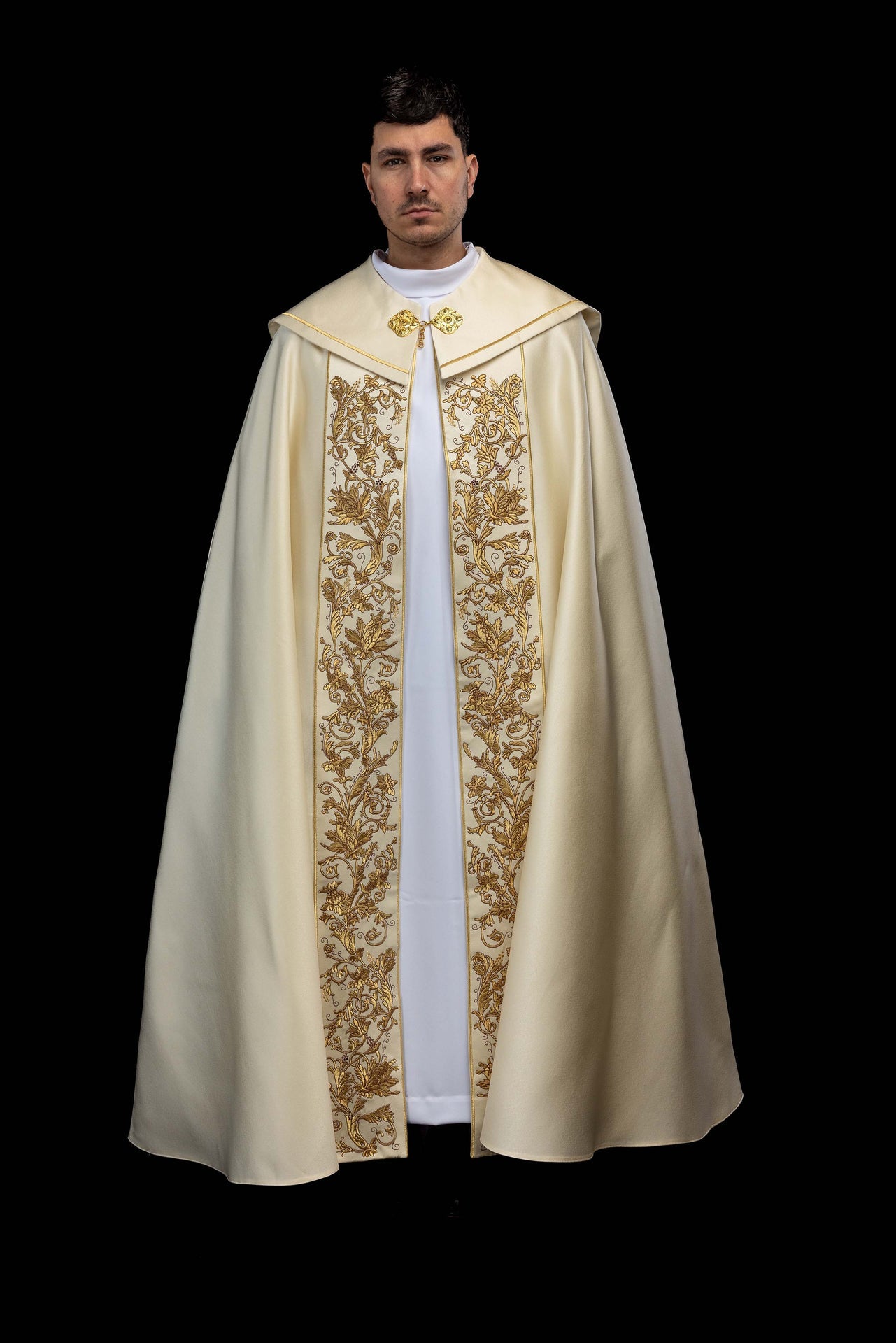 Liturgischer Chormantel mit Stickerei des Heiligsten Herzens Jesu