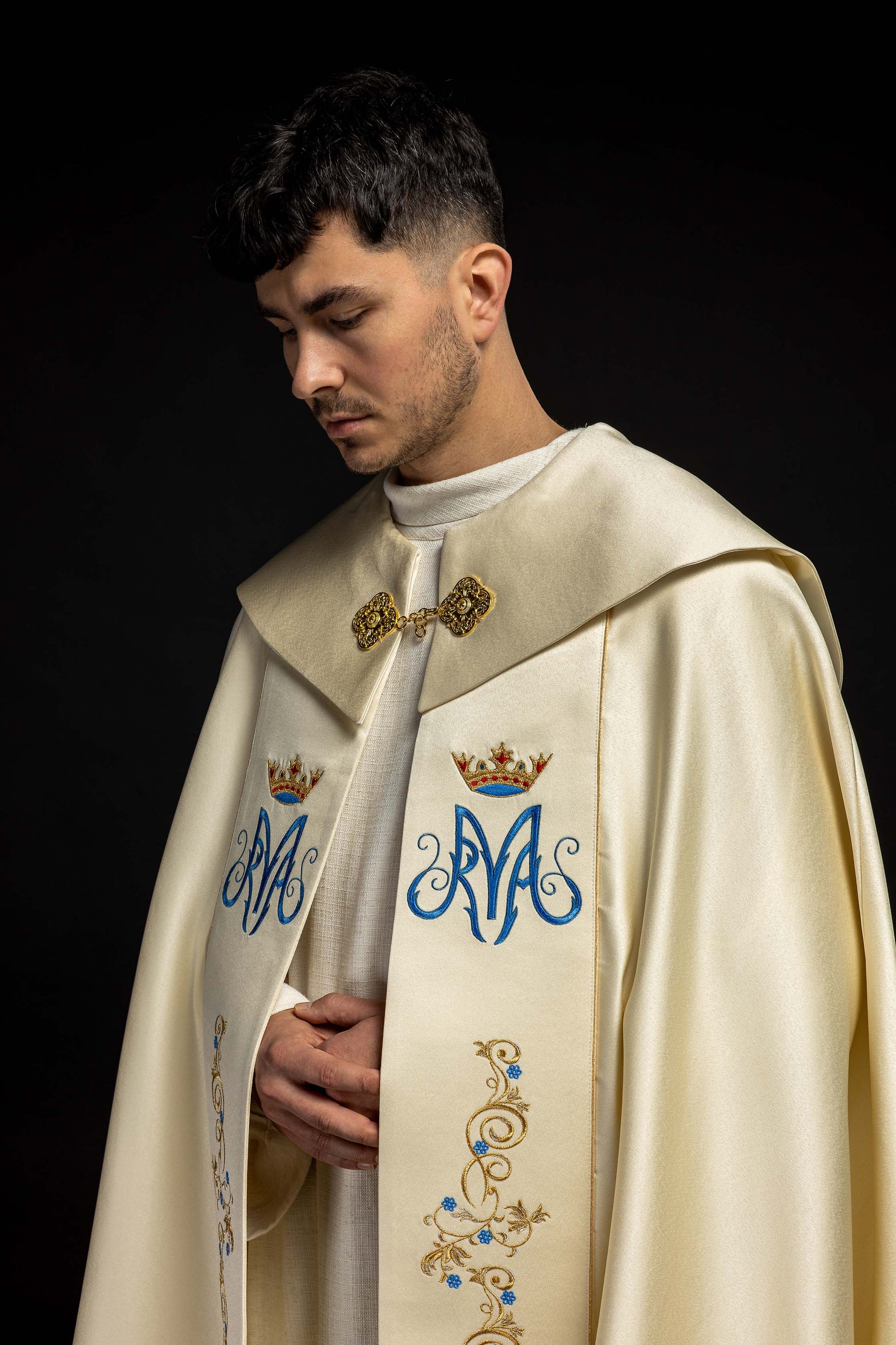 Kapa haftowana Maryjna Ecru