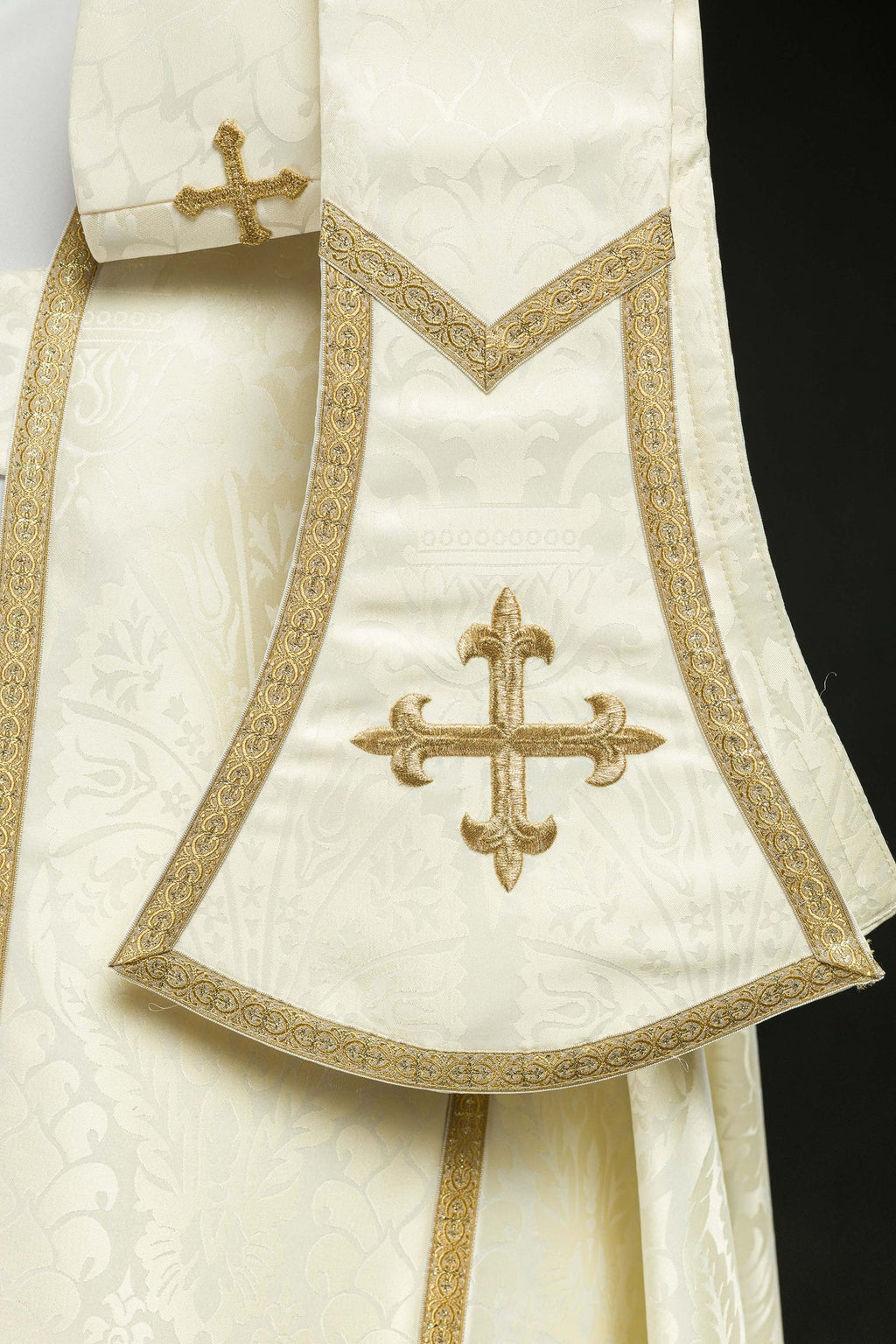 Żakardowa kapa rzymska gładka Ecru - ORNATY.PL