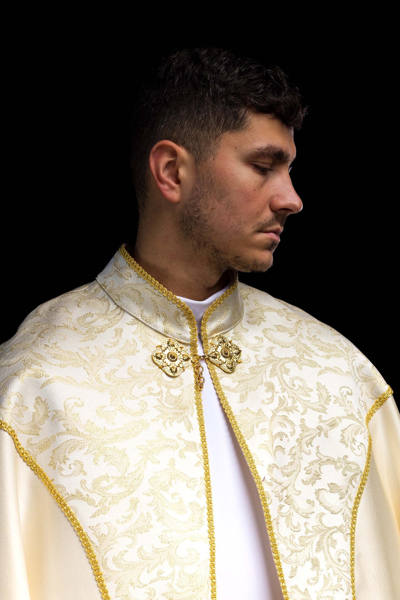 Kapa haftowana ozdobiona tkanina żakardowa ecru - ORNATY.PL