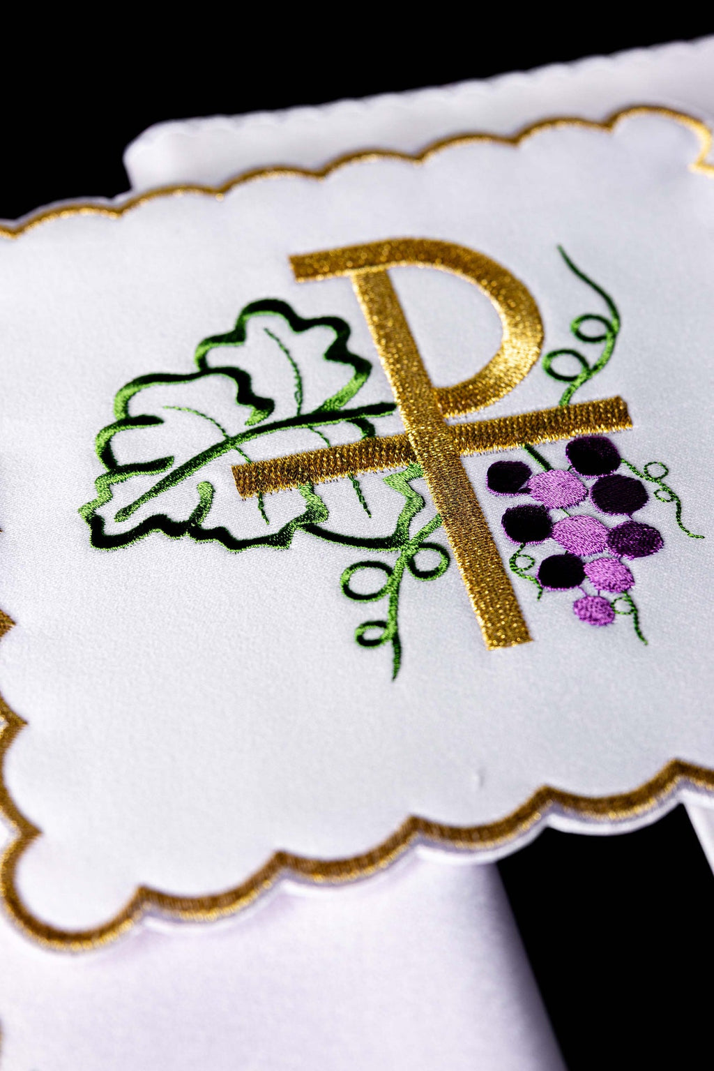 Kelchleinen mit PAX-Stickerei und Trauben