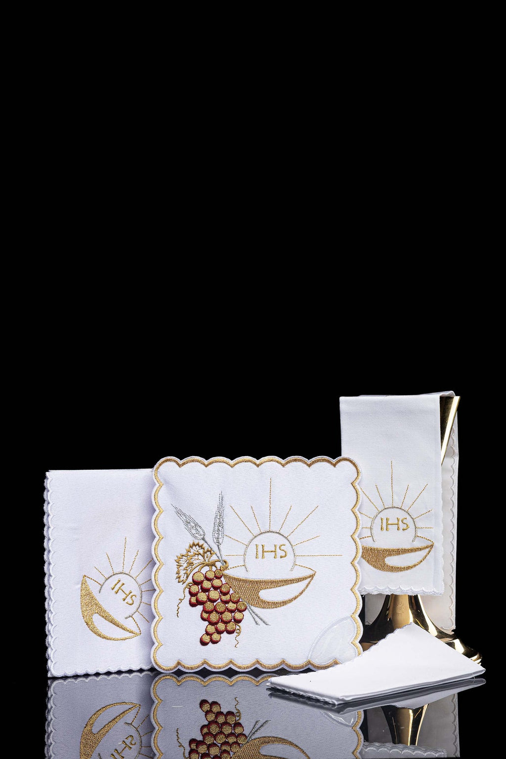 Kelchleinen mit Stickerei des eucharistischen Kelches