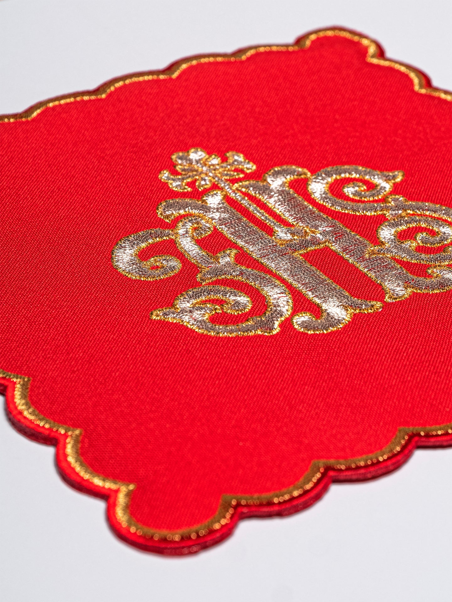 Ensemble de palles avec le symbole IHS en quatre couleurs liturgiques