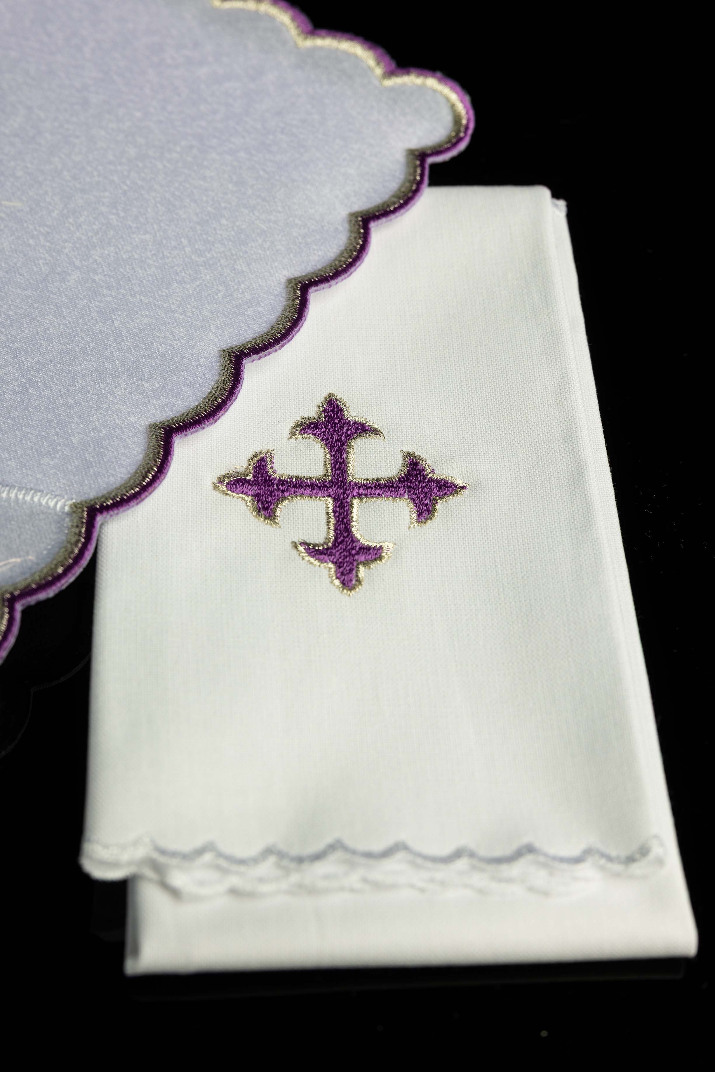Kelchwäsche-Set in Weiß mit Silberkreuz und Goldrand