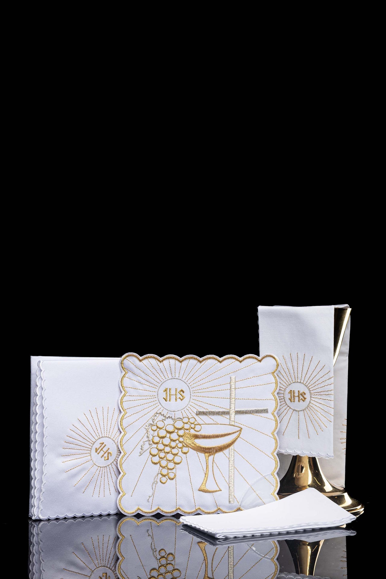 Bielizna kielichowa z złotym haftem kielicha i krzyżem - ORNATY.PL