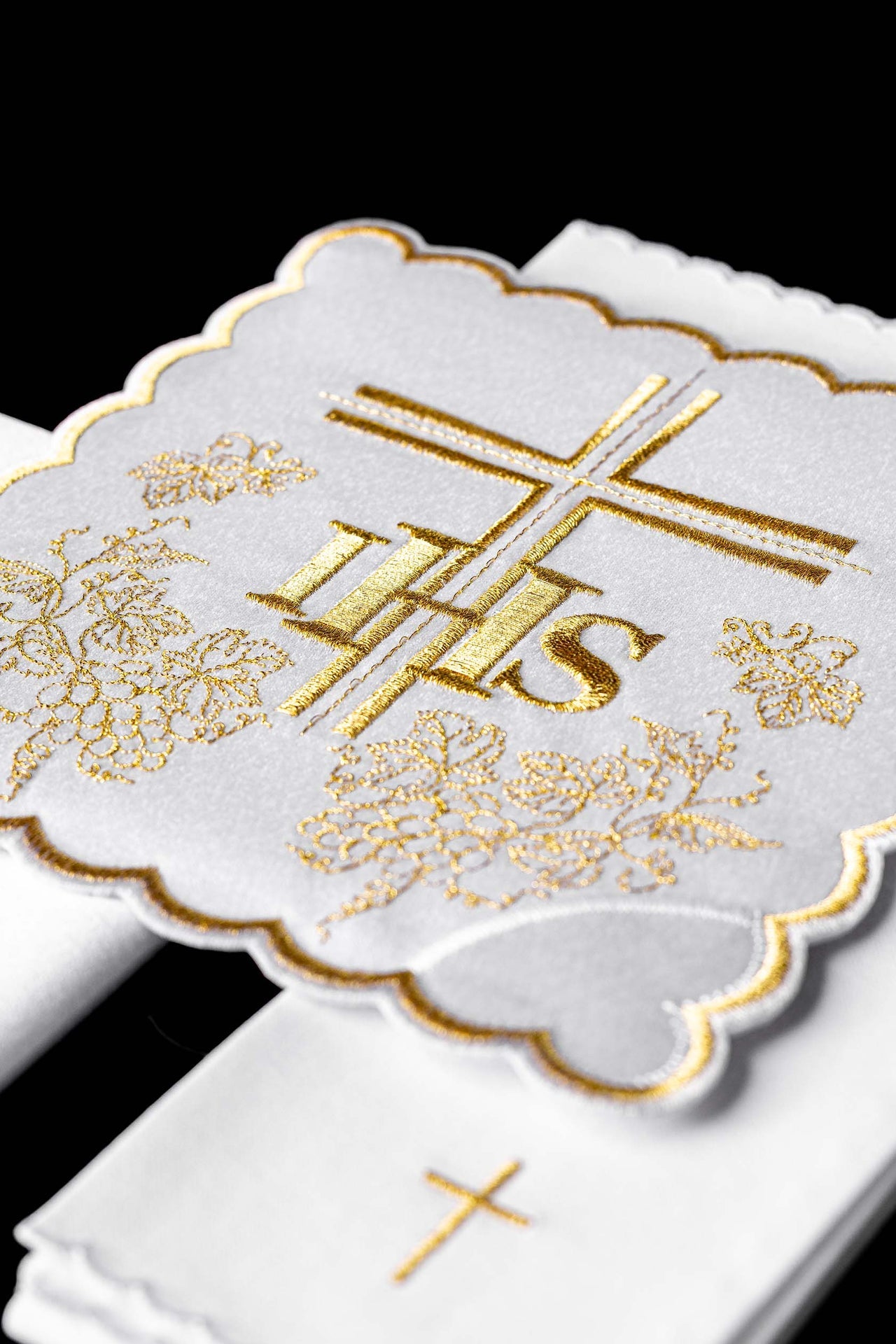 Chalice Dessous mit zarter Goldstickerei