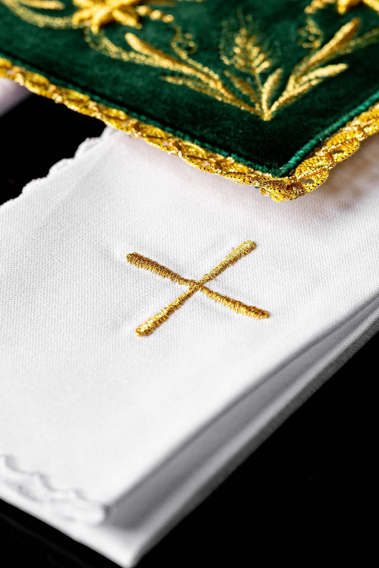 Bestickter Samtbecher Leinen Grün