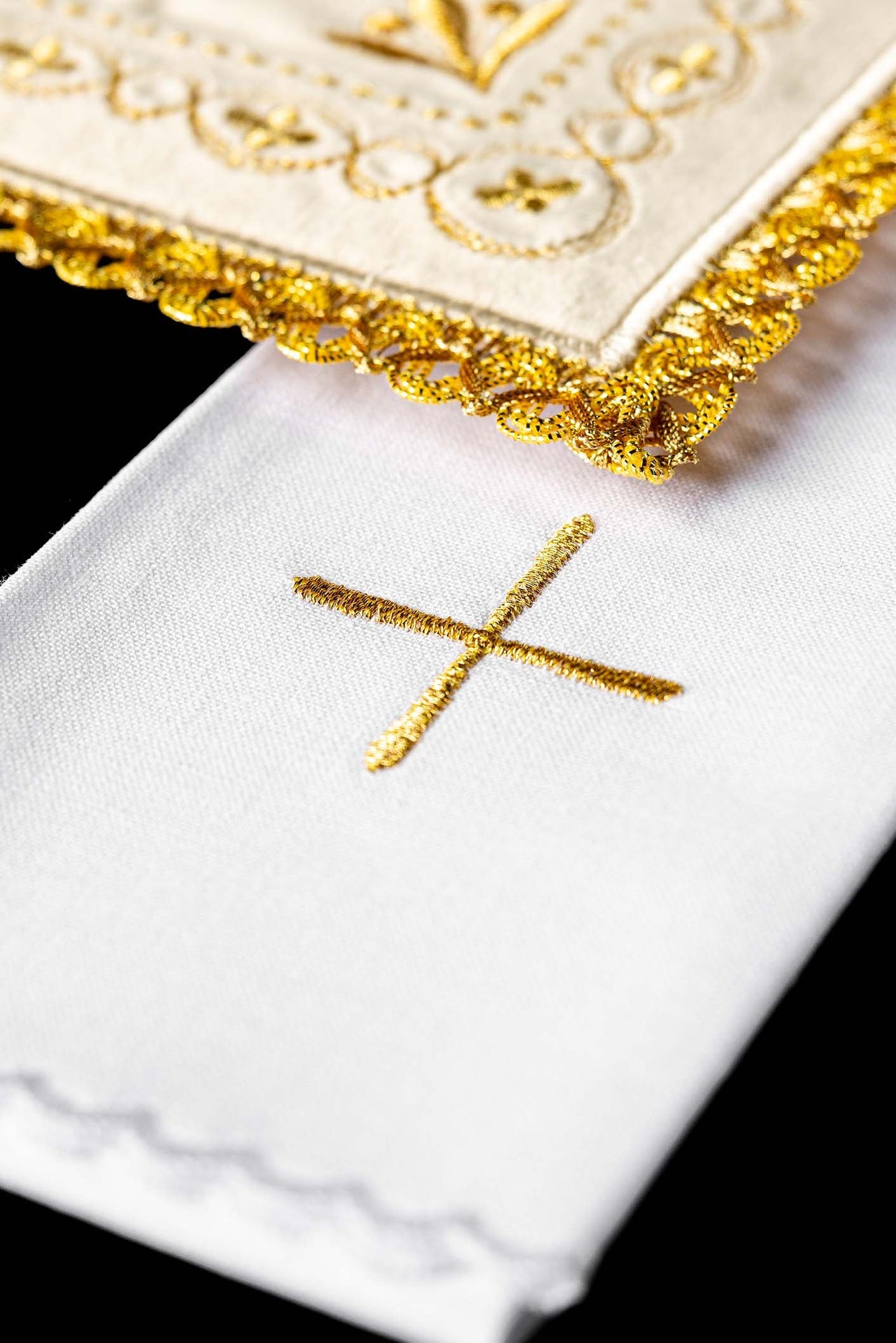 Ecru Samt Kelch-Dessous mit Kreuzmotiv