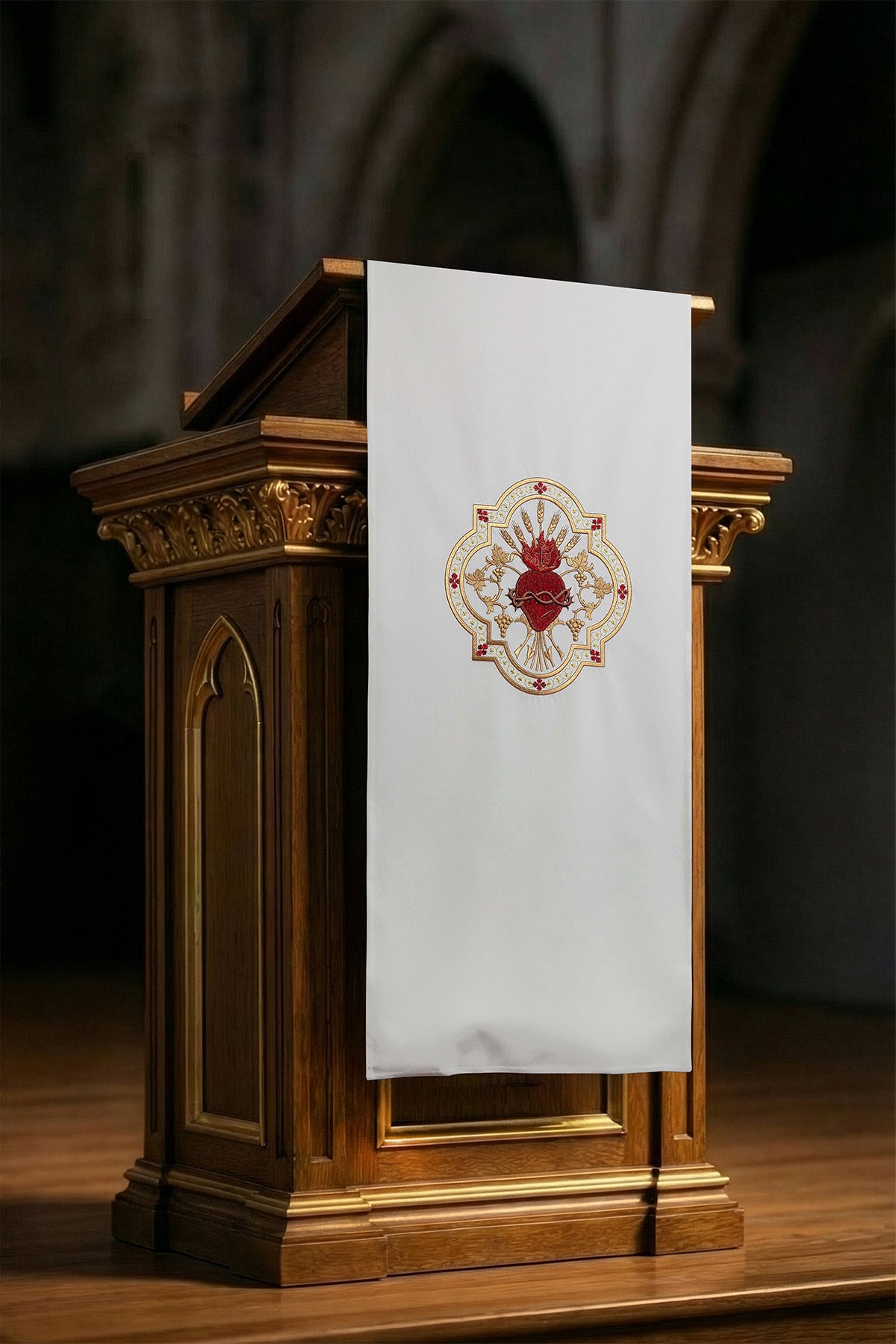 Besticktes Herz Jesu Christi Lektionar-Serviette ecru