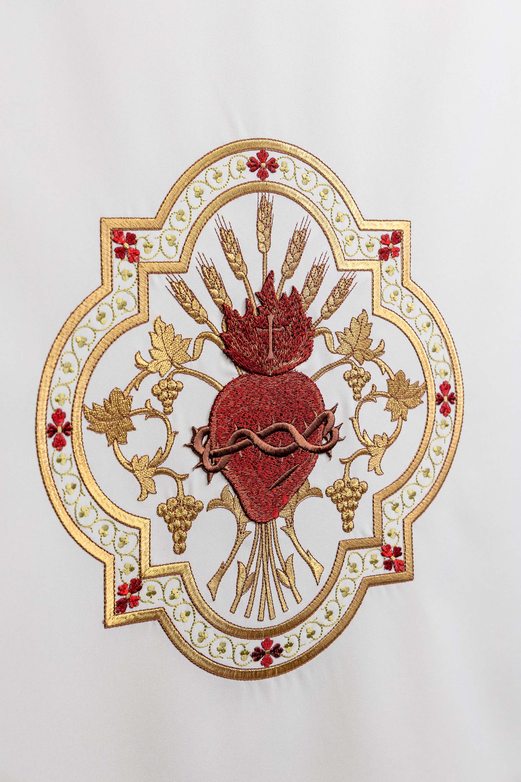 Besticktes Herz Jesu Christi Lektionar-Serviette ecru