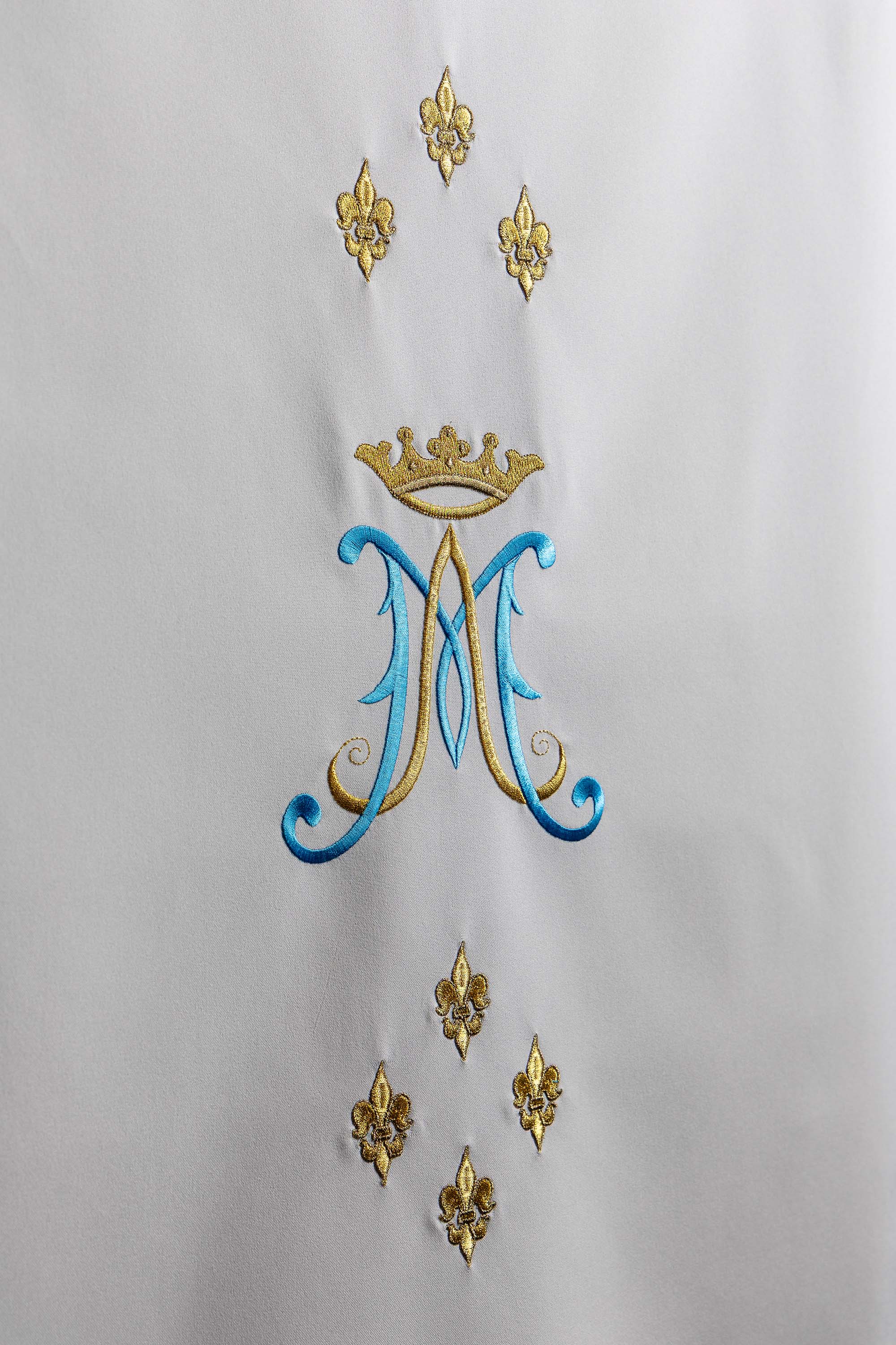 Weiß bestickte Rednerpult Serviette mit Marienmotiv