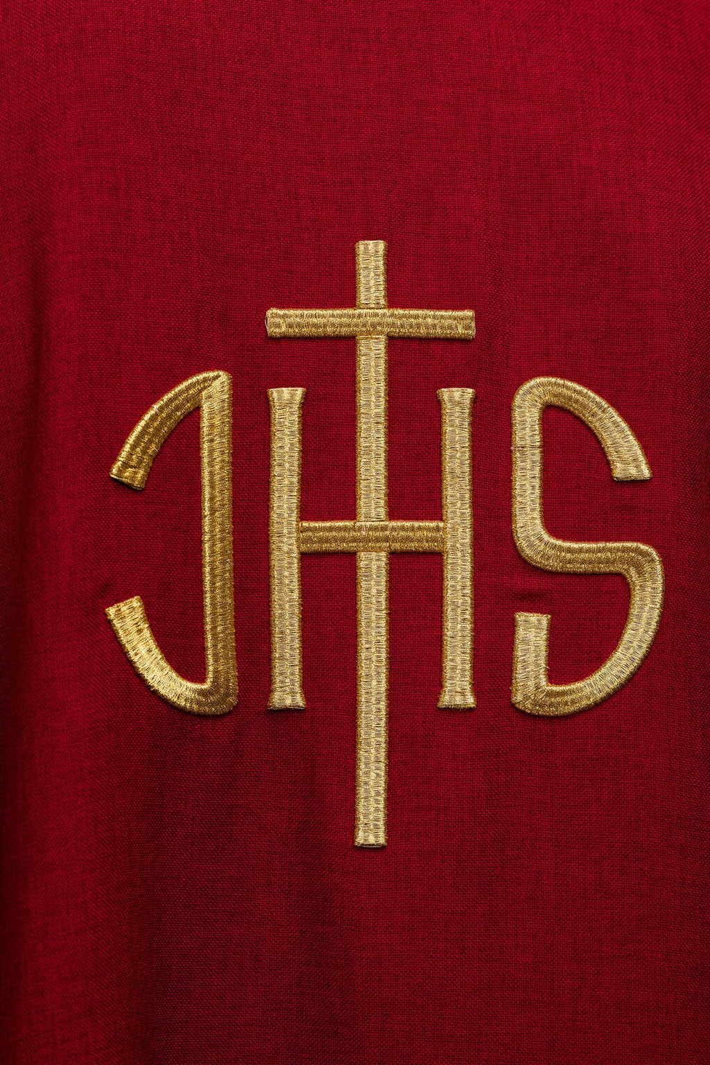 Rotes liturgisches Messgewand mit goldener IHS-Stickerei