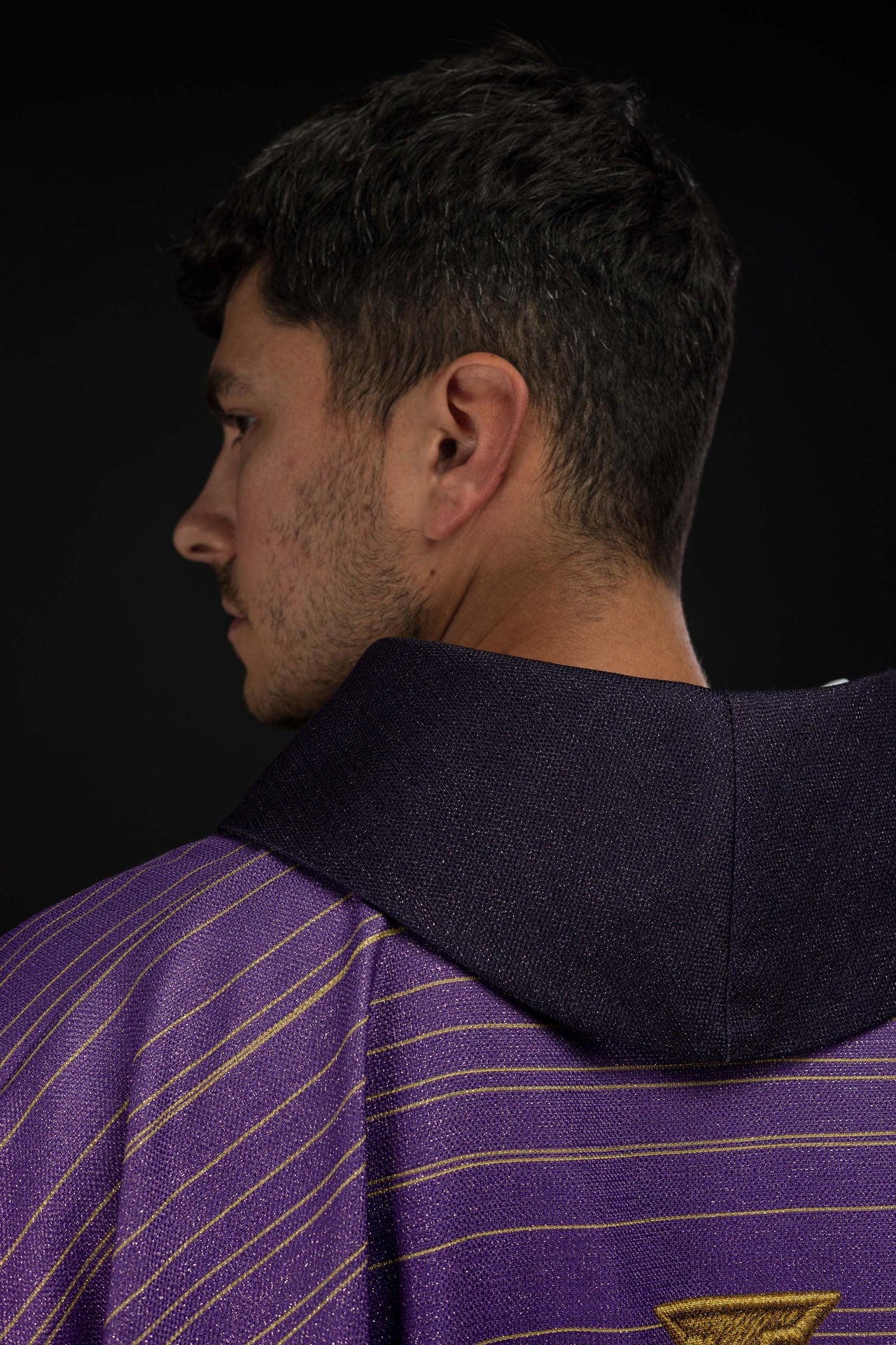 Gedrucktes Messgewand mit Jerusalemer Kreuz – Violett