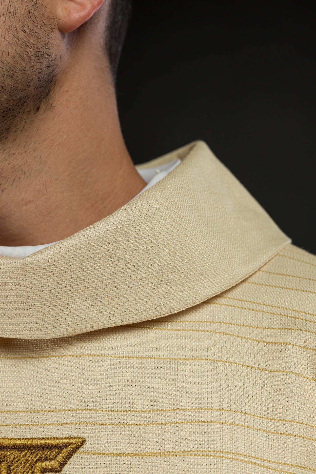 Gedrucktes Messgewand mit Jerusalemer Kreuz – Ecru