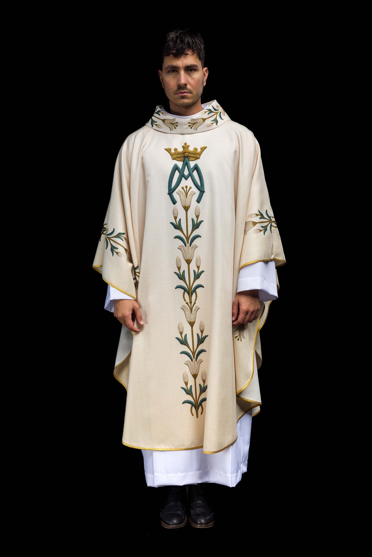 Ornat Maryjny drukowany ze wzorem lilii i monogramem ecru - ORNATY.PL