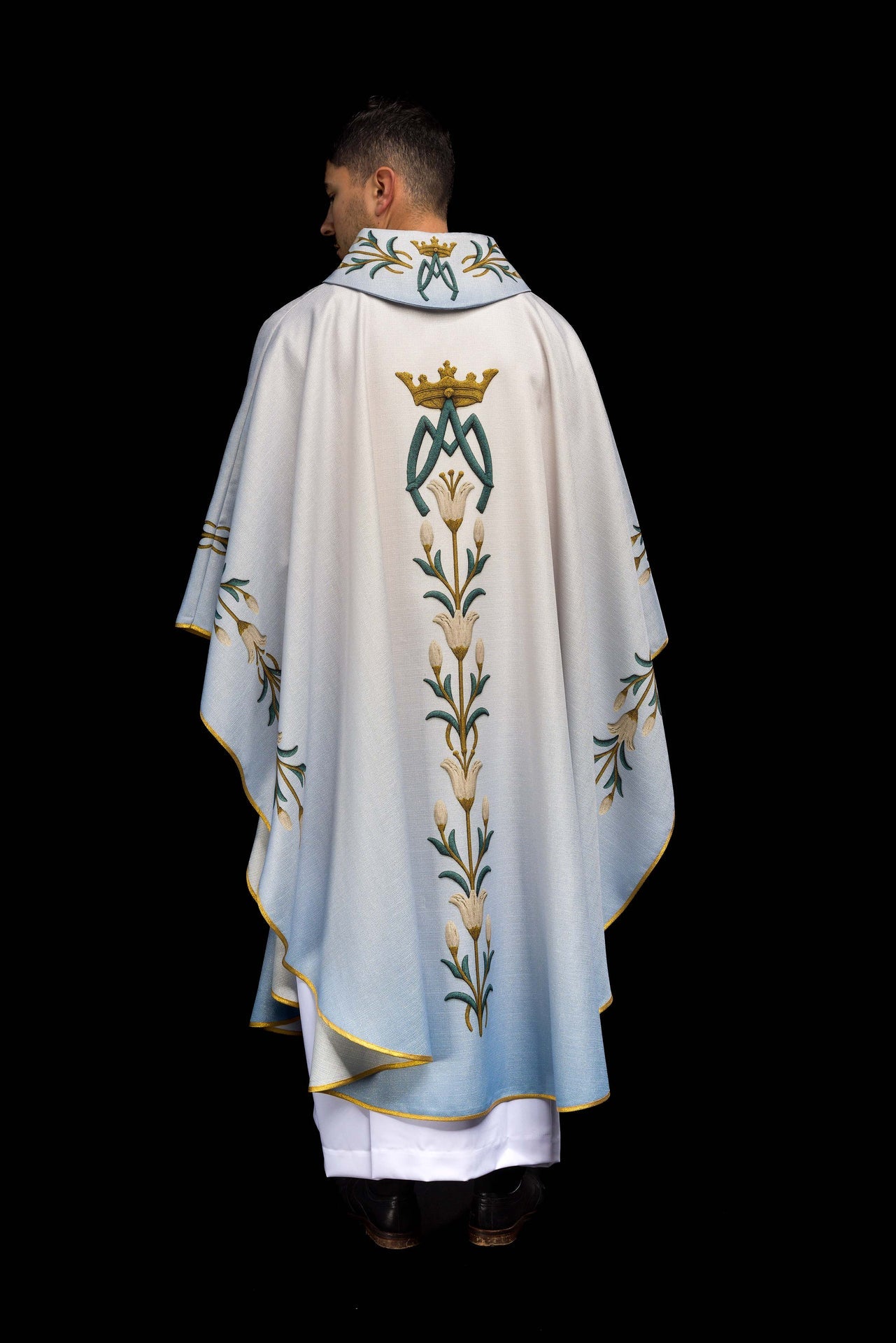 Ornat Maryjny drukowany ze wzorem lilii i monogramem niebiesko-ecru - ORNATY.PL