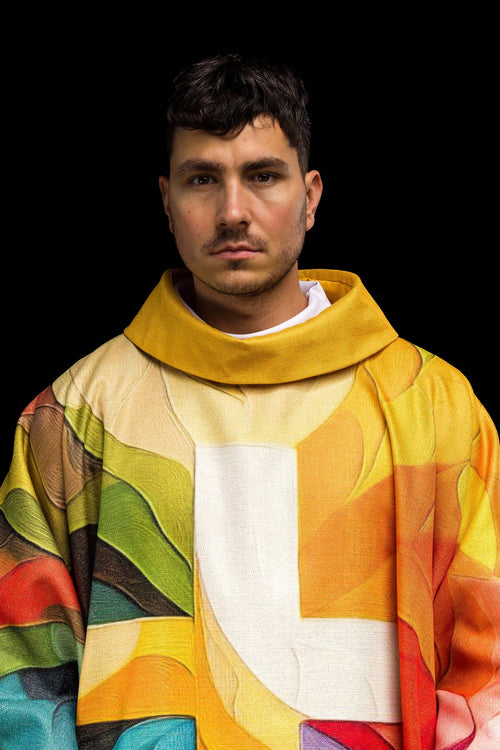 Mehrfarbig bedruckte Kasel mit Kreuzmotiv