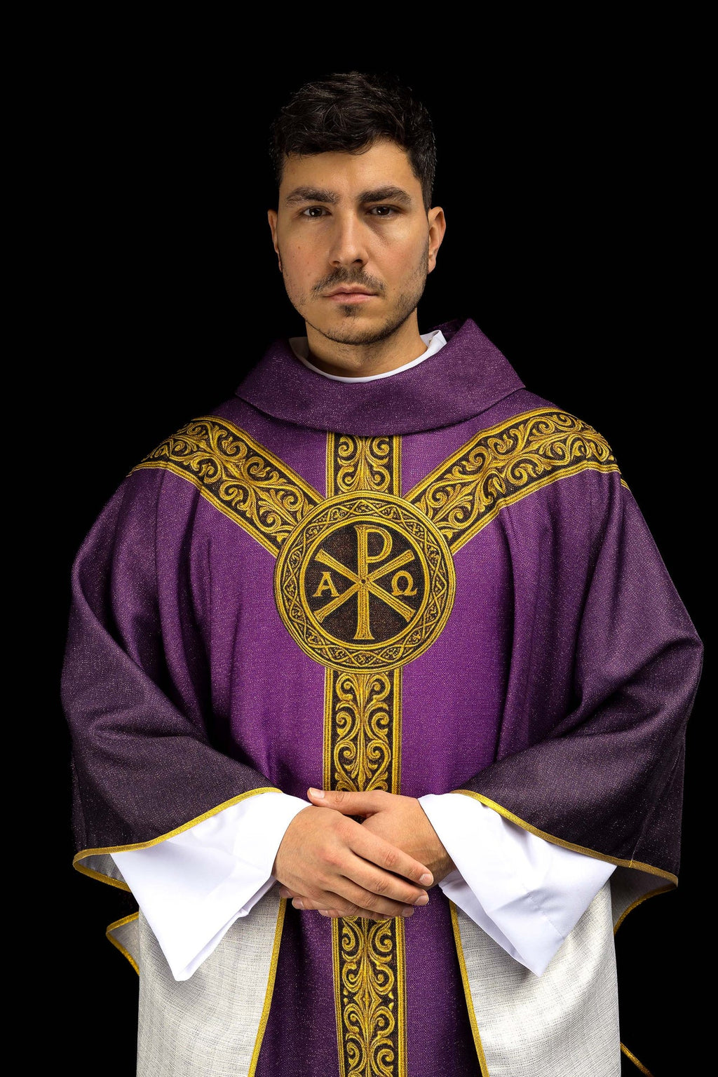 Kasel Pax violett mit reicher goldener Verzierung