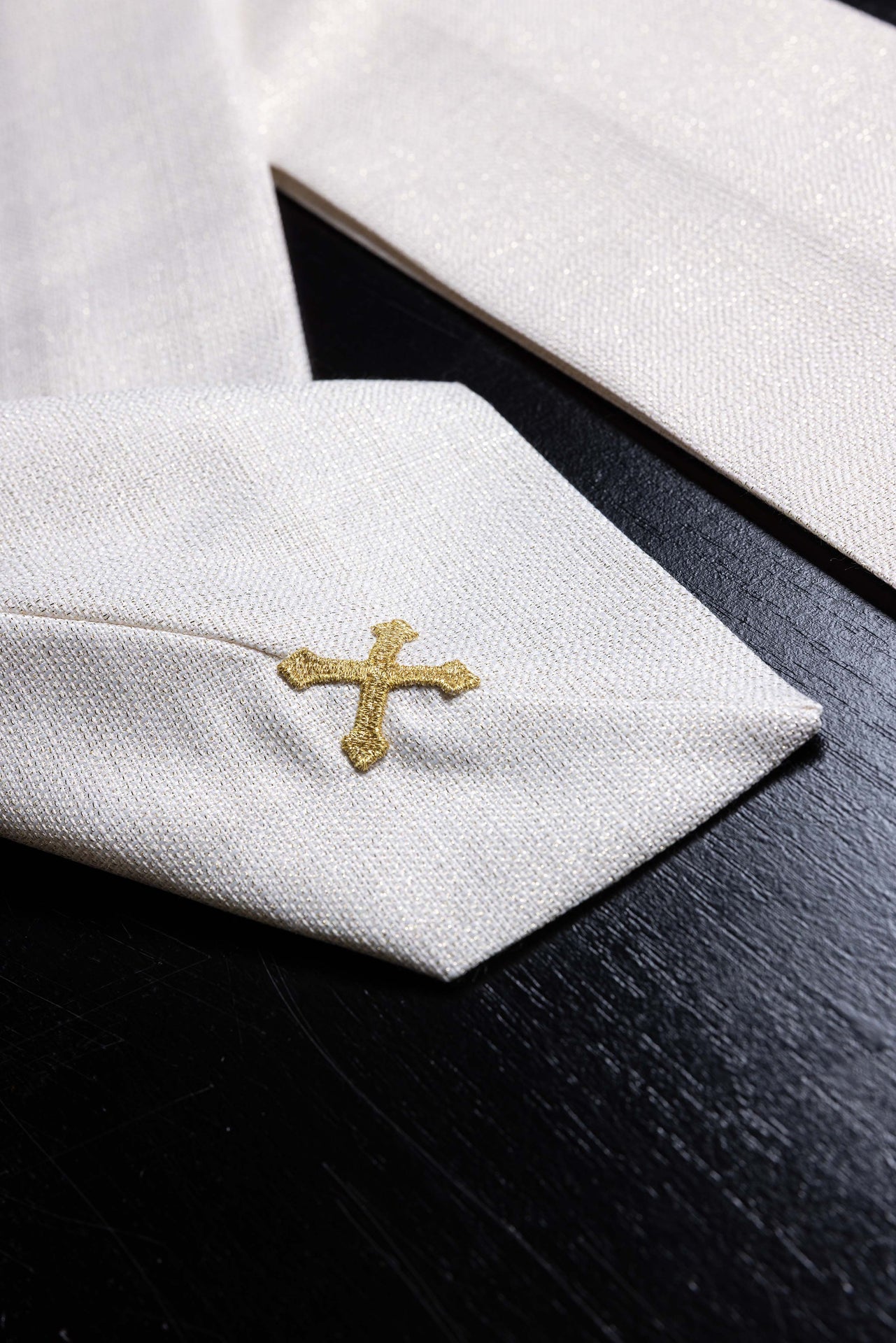 Ornat drukowany Pax Ecru z bogatym złotym zdobieniem - ORNATY.PL