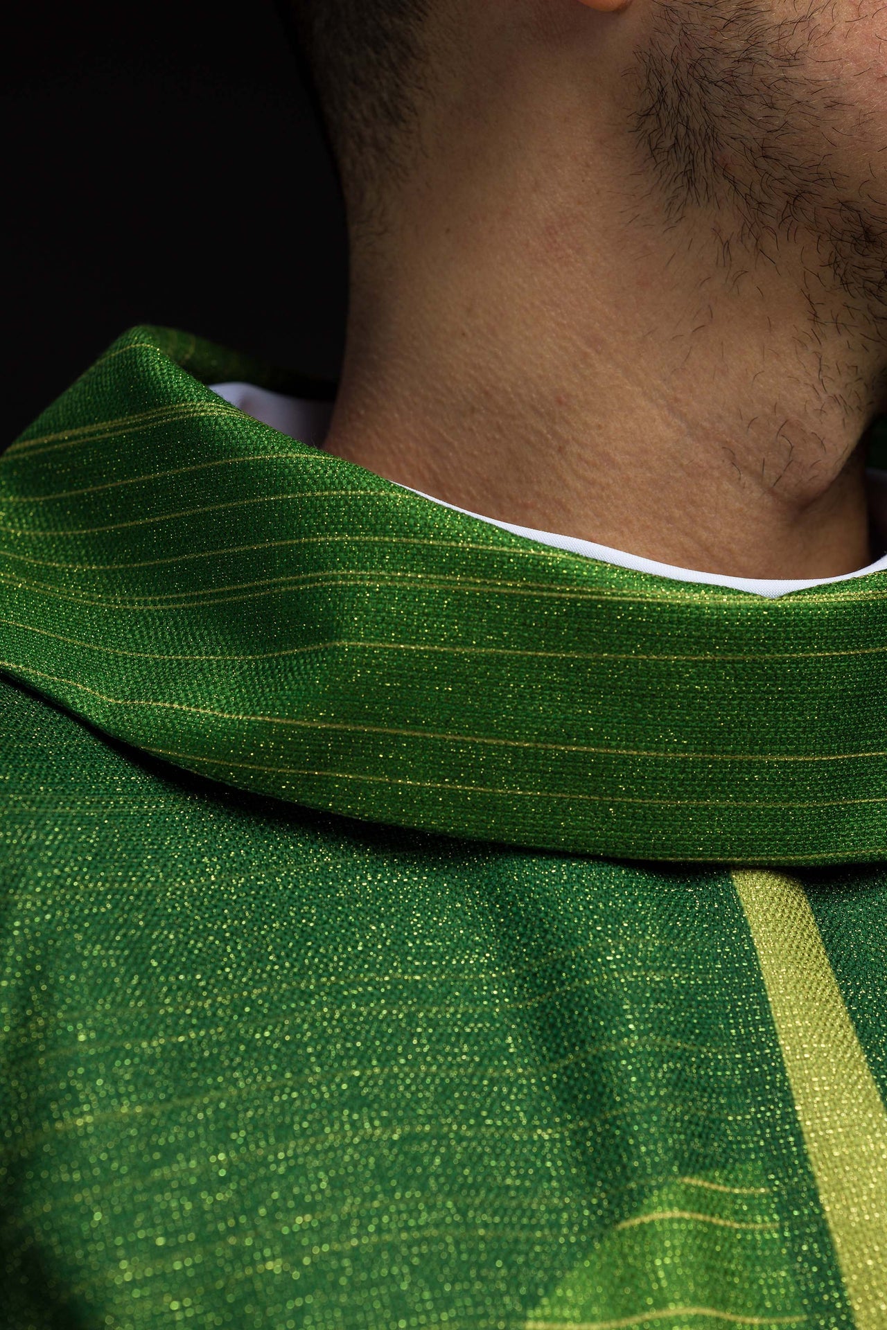 Kasel grün mit gedrucktem Kreuzmotiv