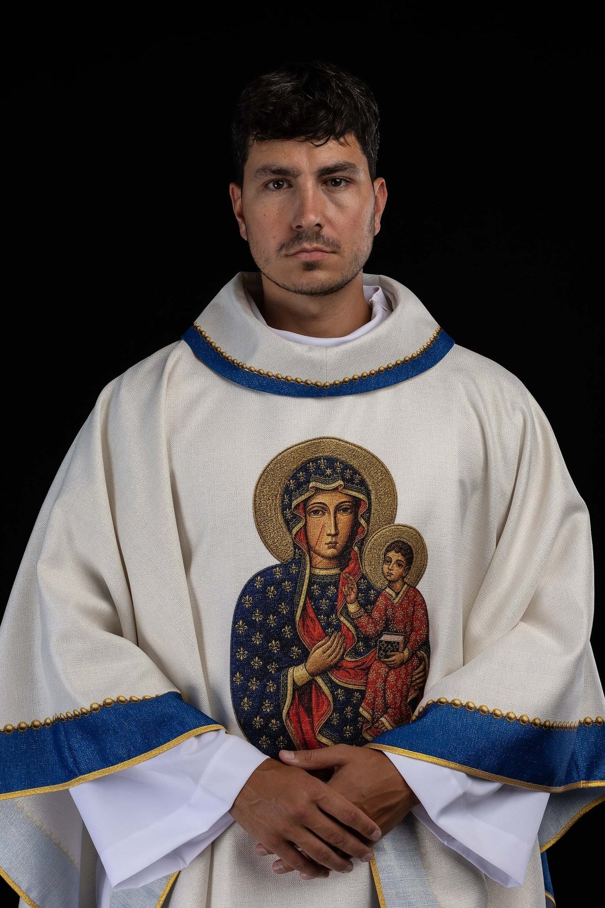 Bedrucktes Messgewand mit Darstellung der Muttergottes von Tschenstochau