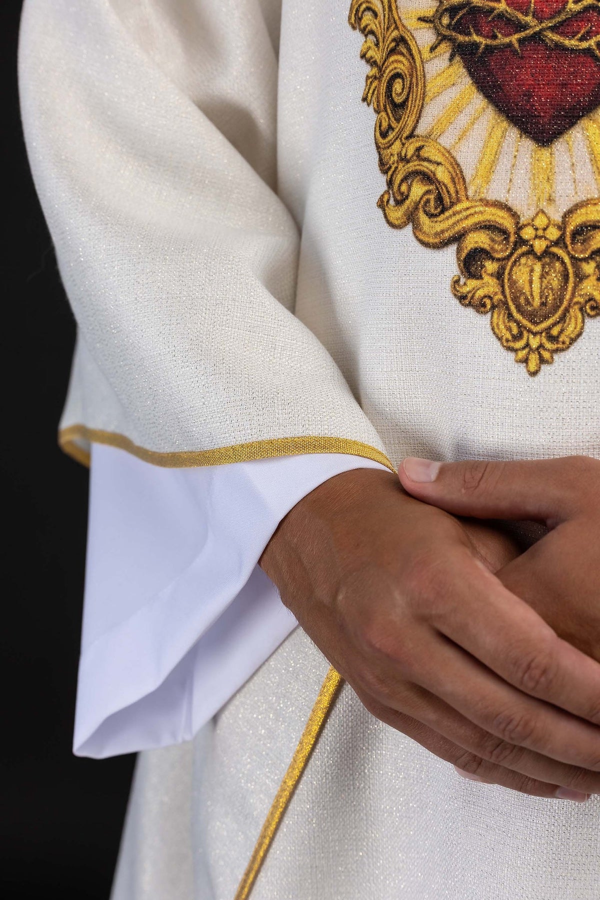 Bedrucktes Messgewand mit Herz-Jesu-Motiv in Ecru