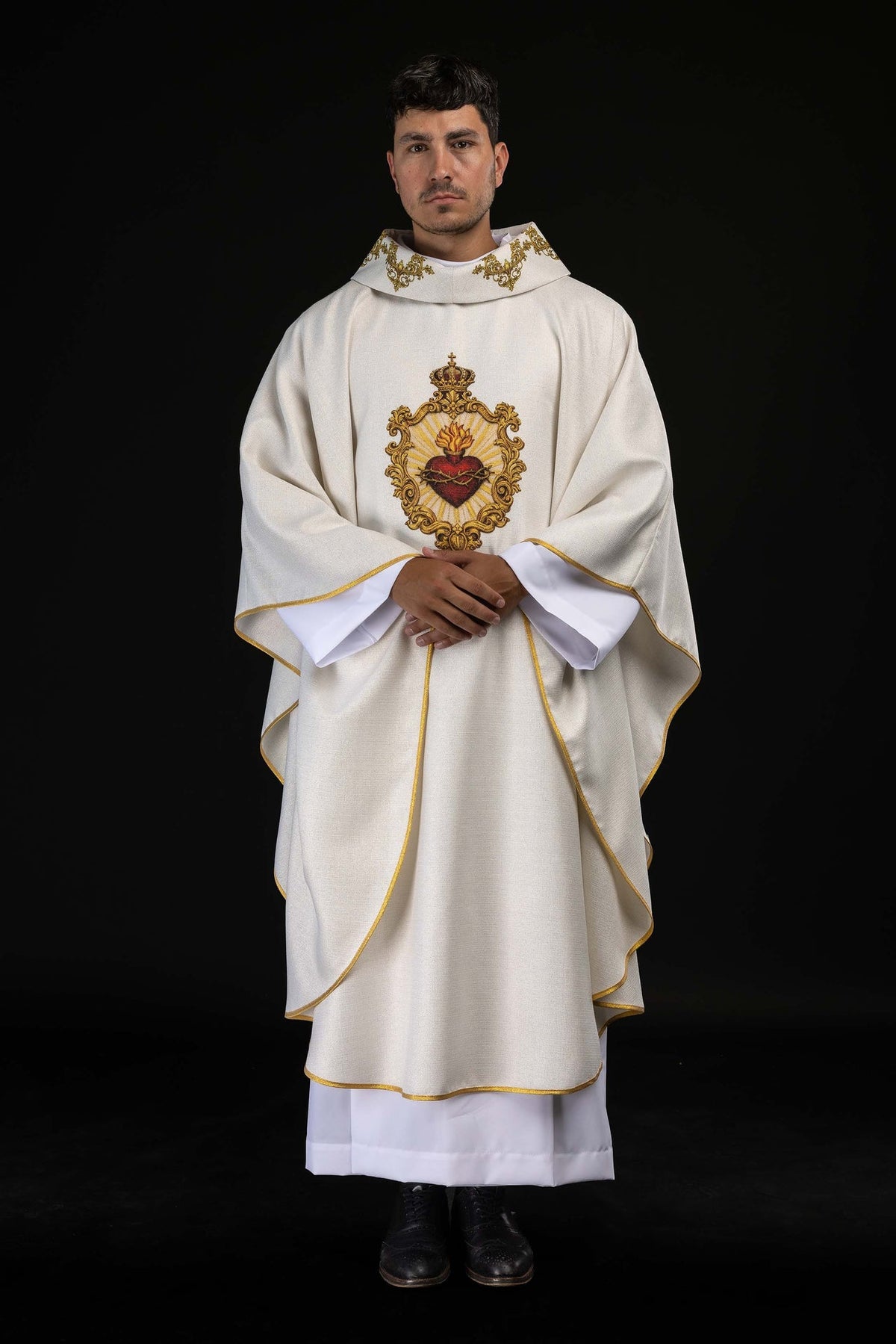 Bedrucktes Messgewand mit Herz-Jesu-Motiv in Ecru
