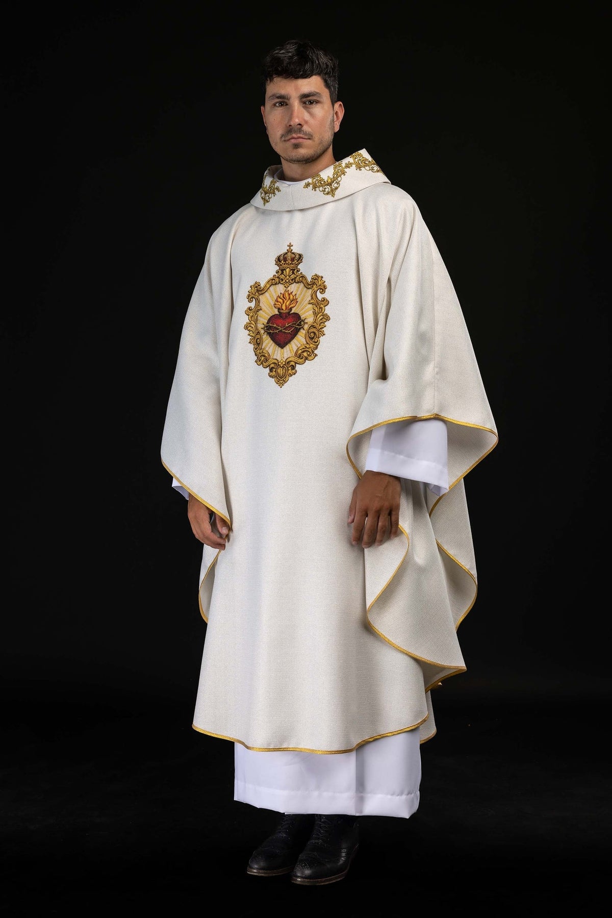 Bedrucktes Messgewand mit Herz-Jesu-Motiv in Ecru