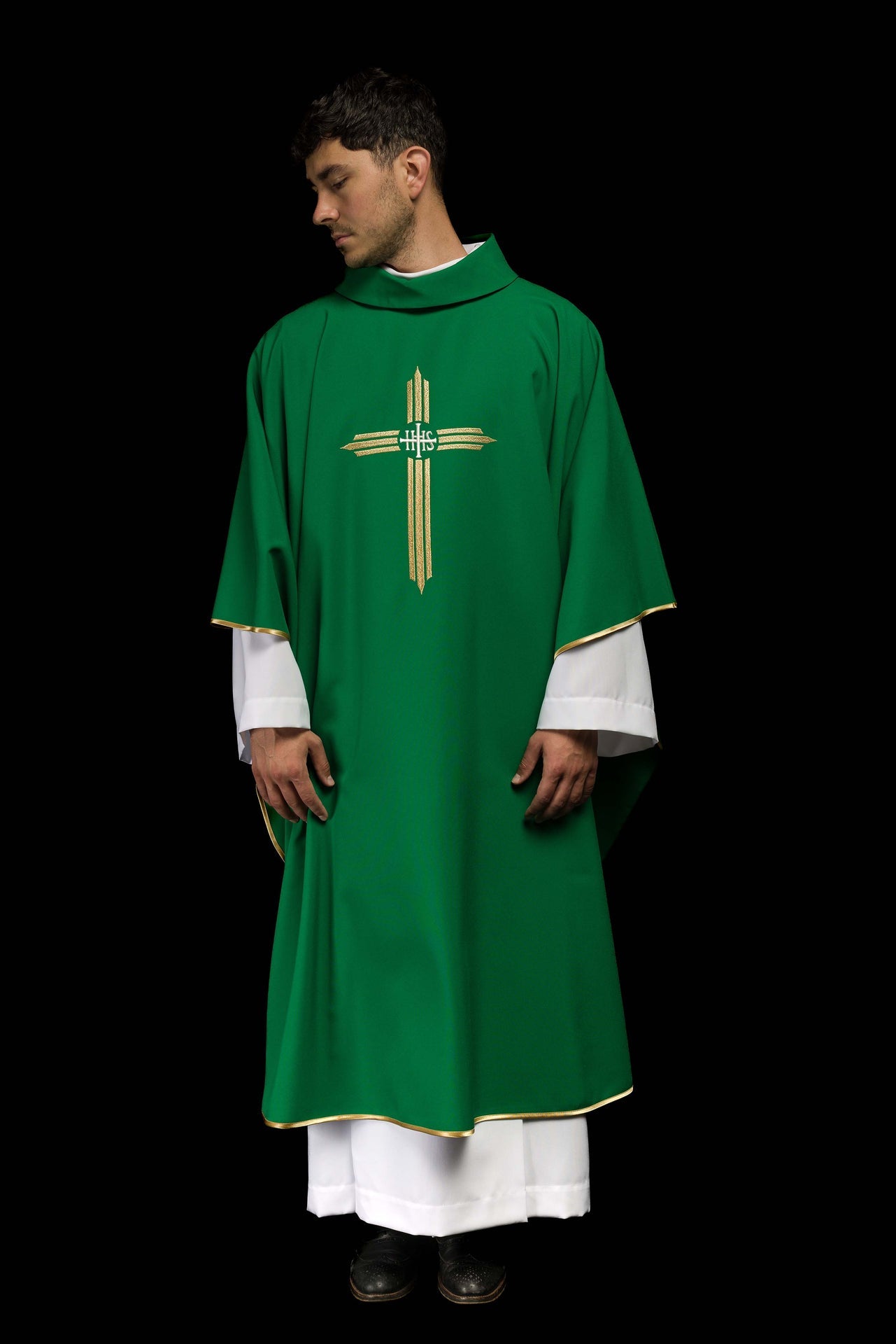Zielony ornat haftowany z Krzyżem IHS - ORNATY.PL