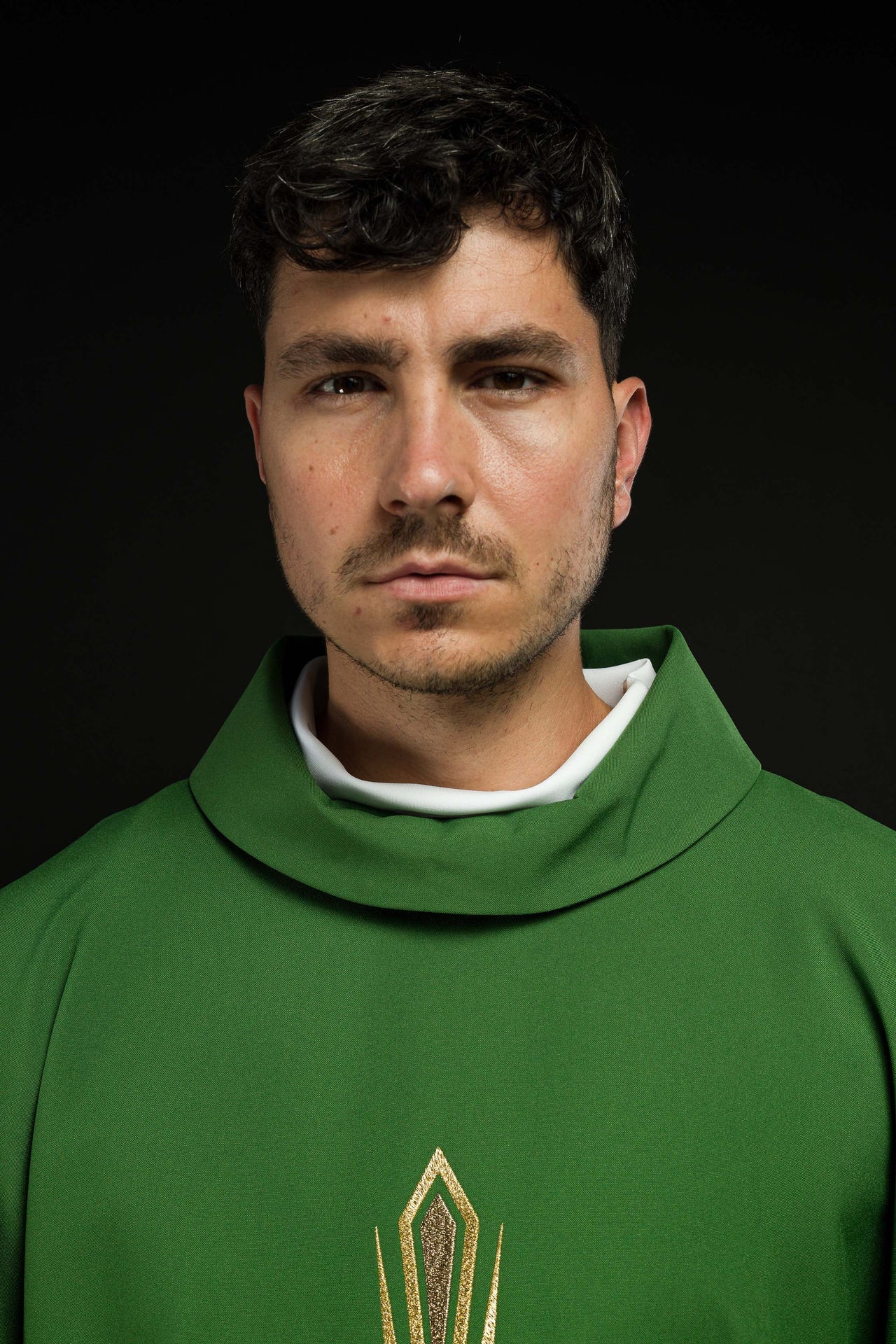 Zielony ornat z haftowanym krzyżem - ORNATY.PL