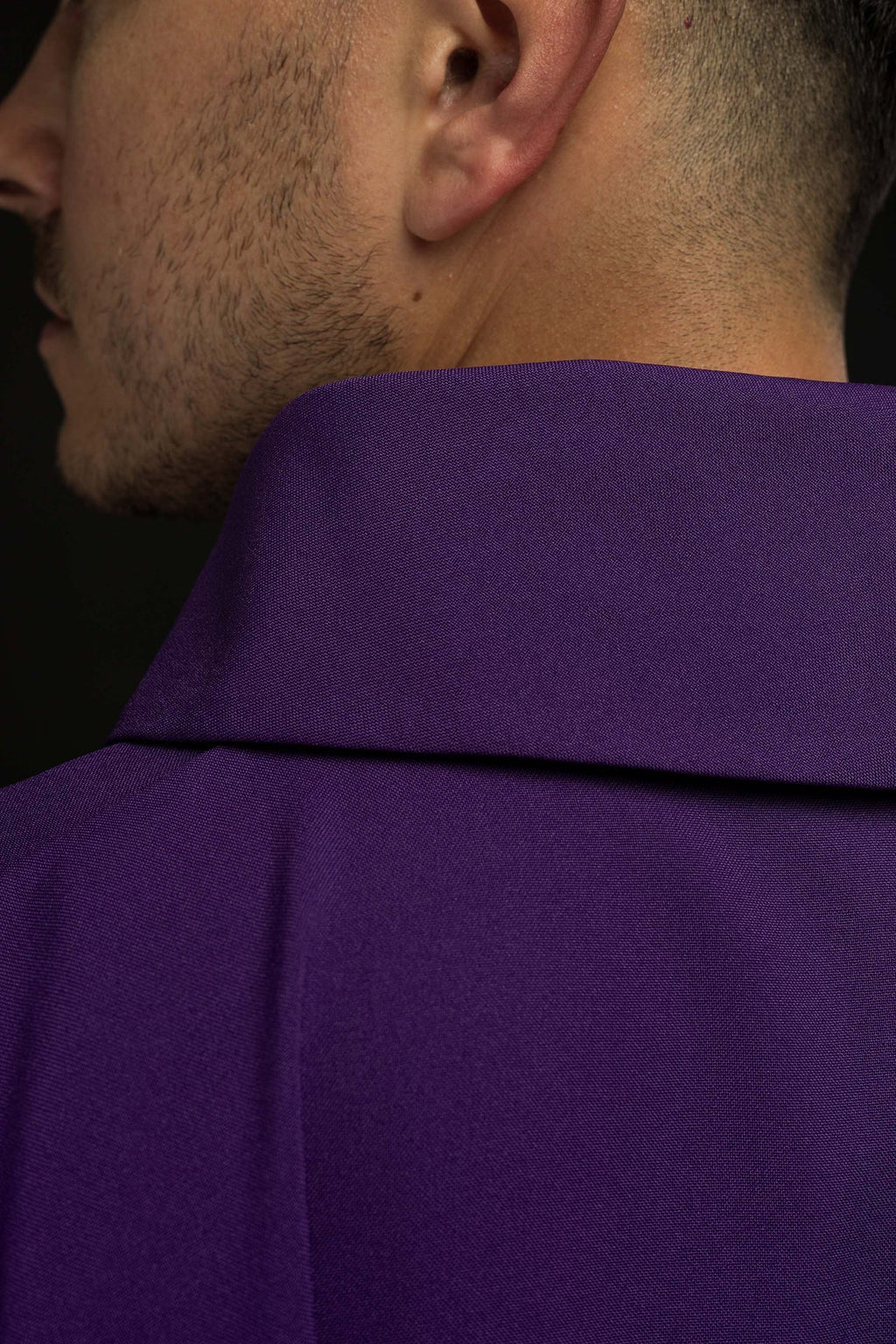 Fioletowy ornat z haftem krzyża i złotą lamówką - ORNATY.PL