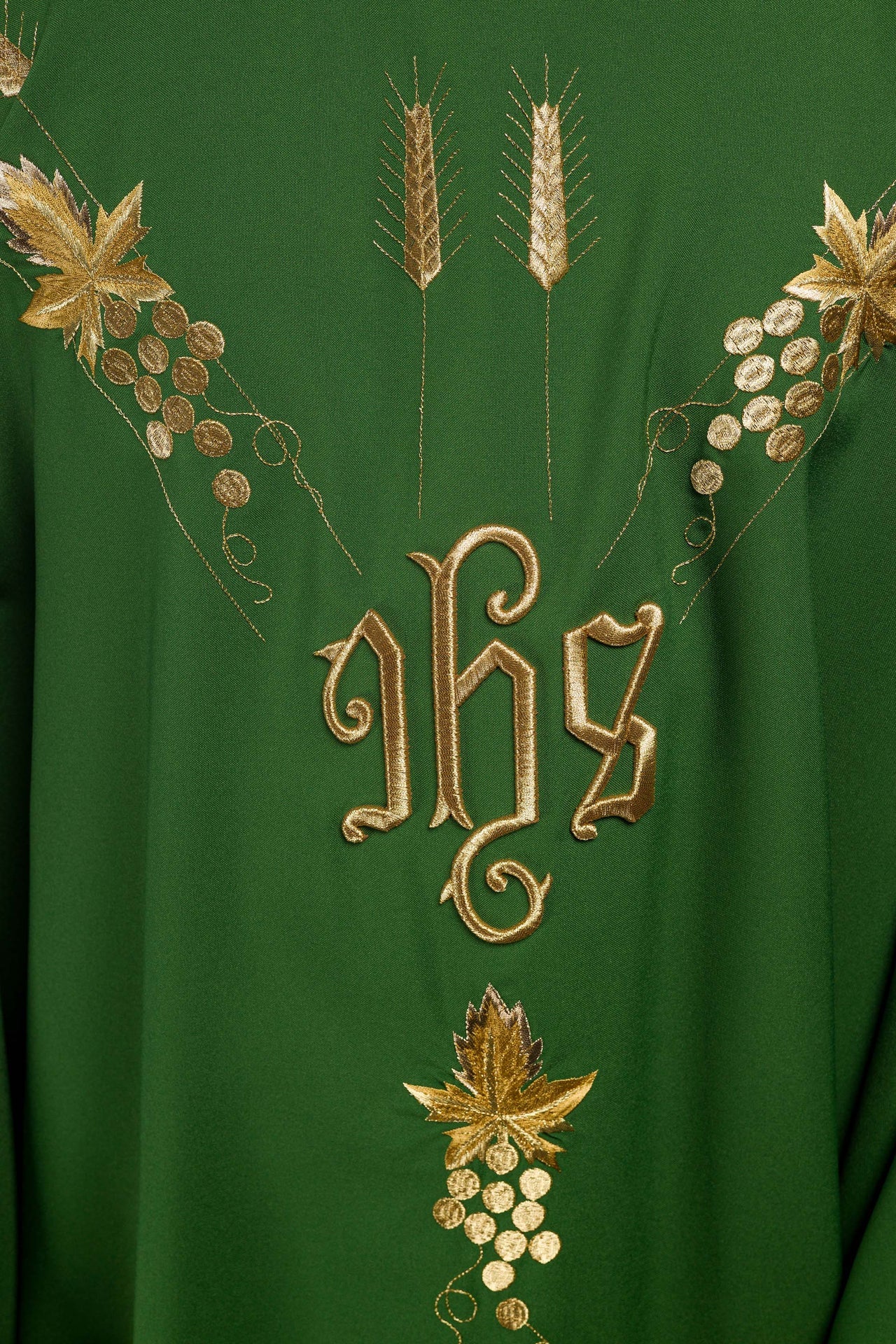 Ornat haftowany z symbolem IHS winogrona Zielony - ORNATY.PL