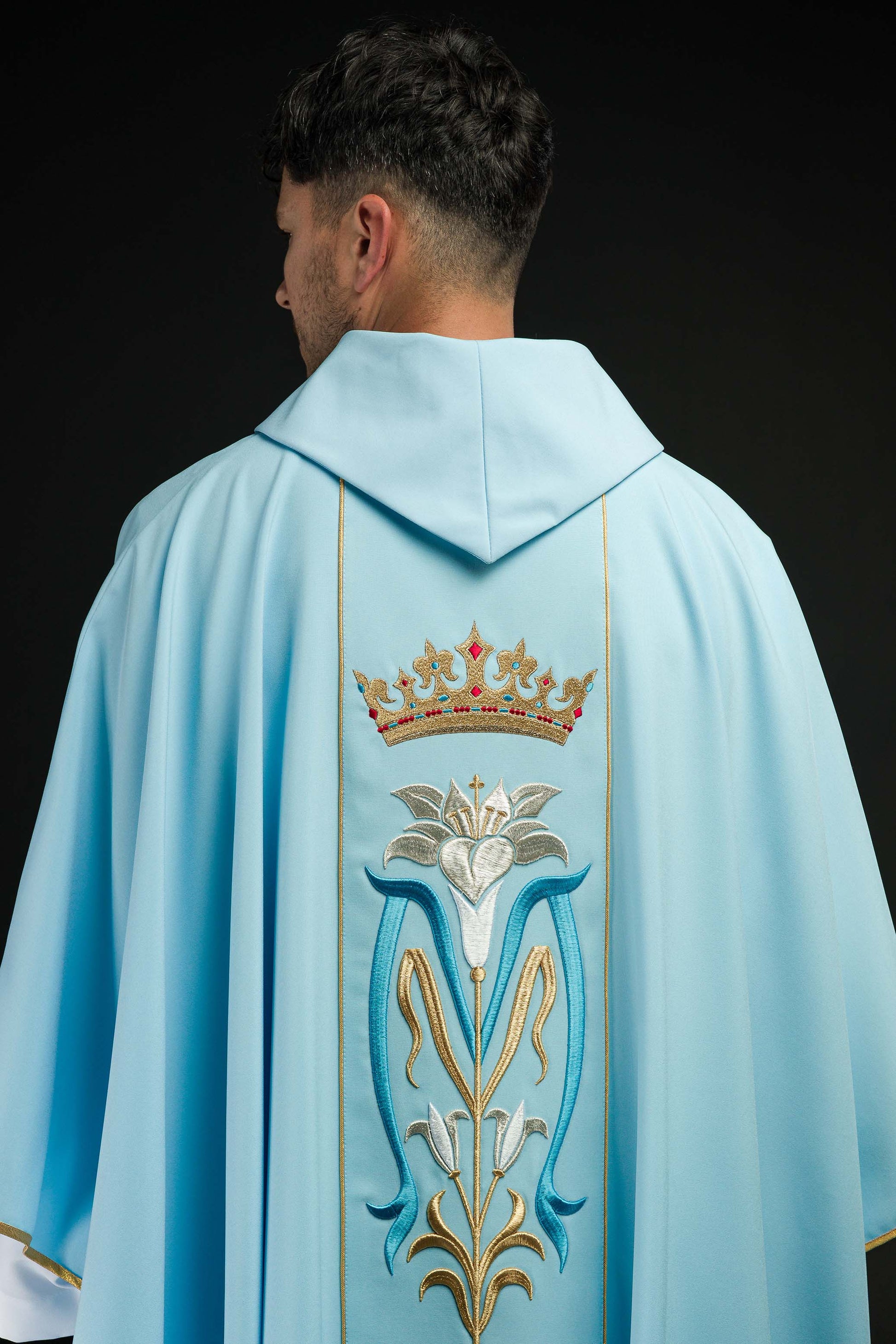 Marianisches liturgisches Messgewand mit gestickter Krone Blau