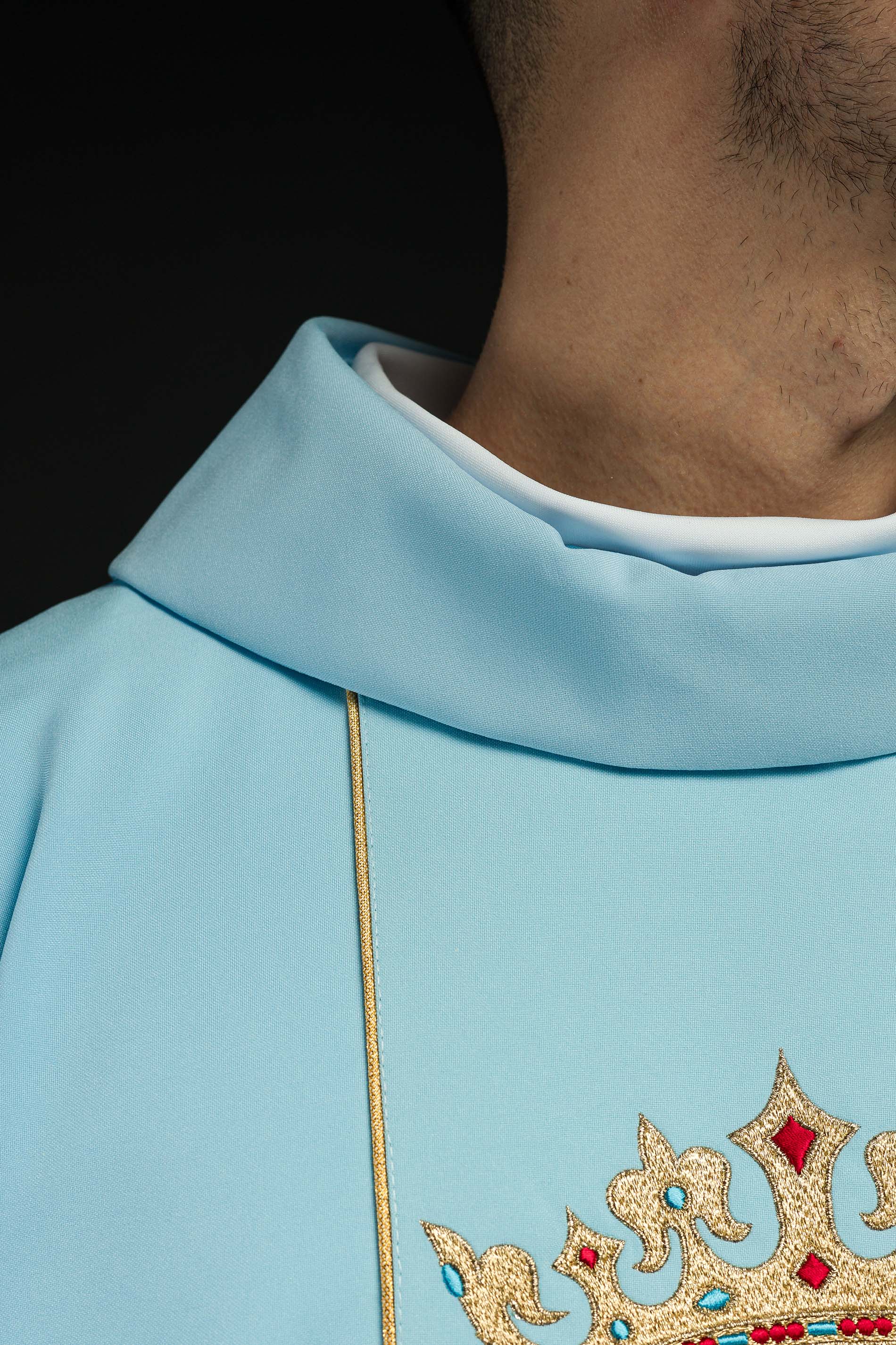 Marianisches liturgisches Messgewand mit gestickter Krone Blau