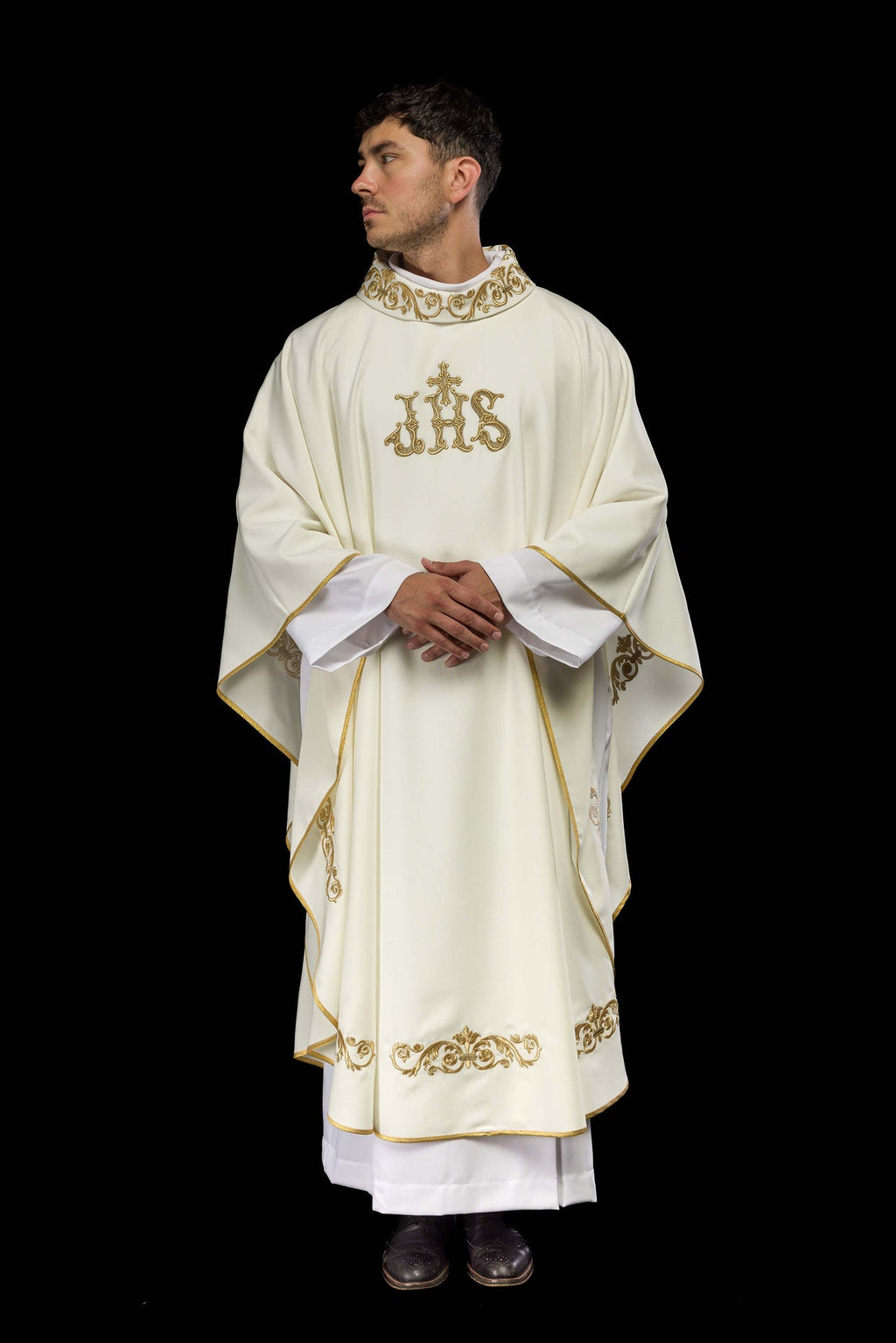 Ornat z zdobionym wykończeniem i motywem IHS - ORNATY.PL