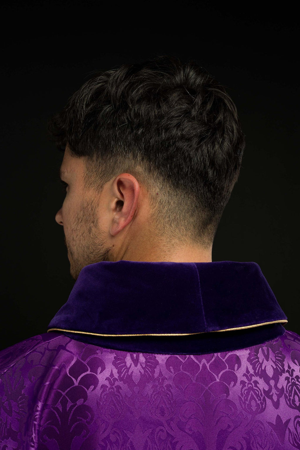 Fioletowy ornat haftowany z wzorem Jezusa Chrystusa - ORNATY.PL